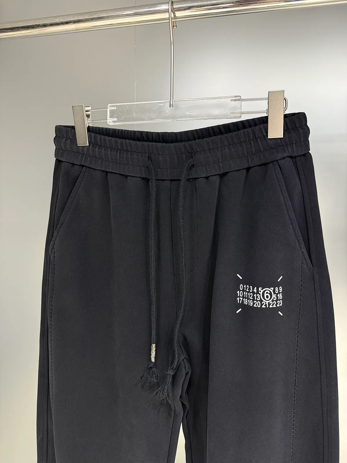 Men's Trousers MAISON MARGIELA 17811640