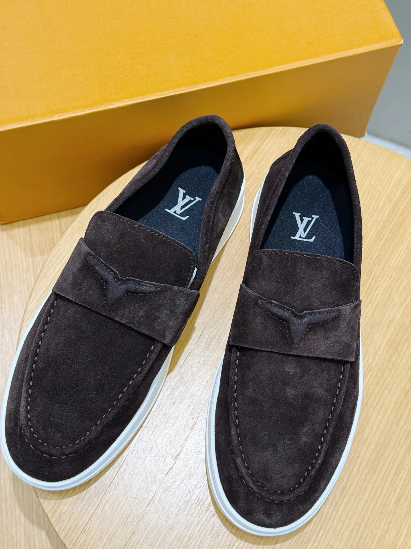 Men's Loafers And Dress Shoes LOUIS VUITTON 18100912