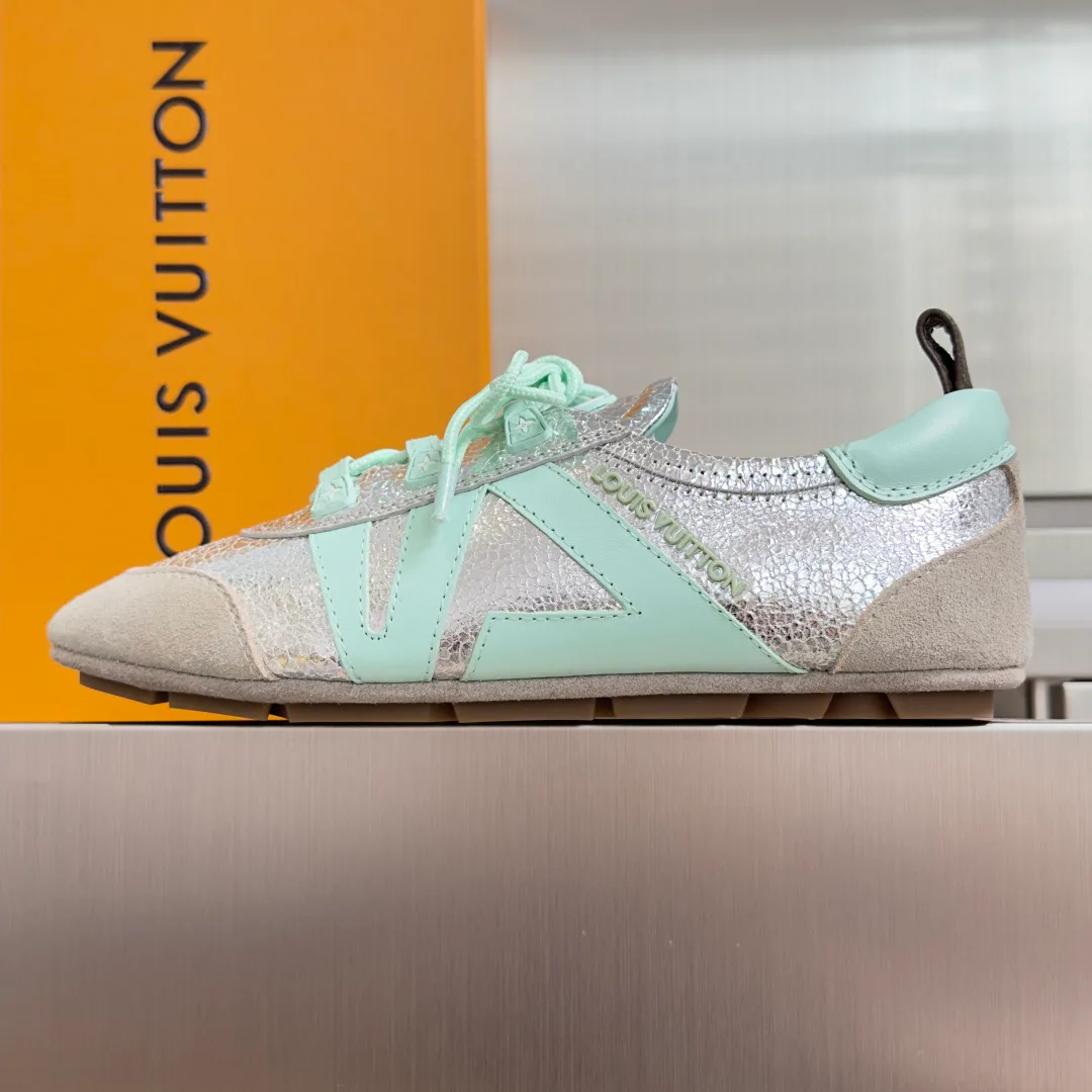 Women's Sneakers LOUIS VUITTON 17780696