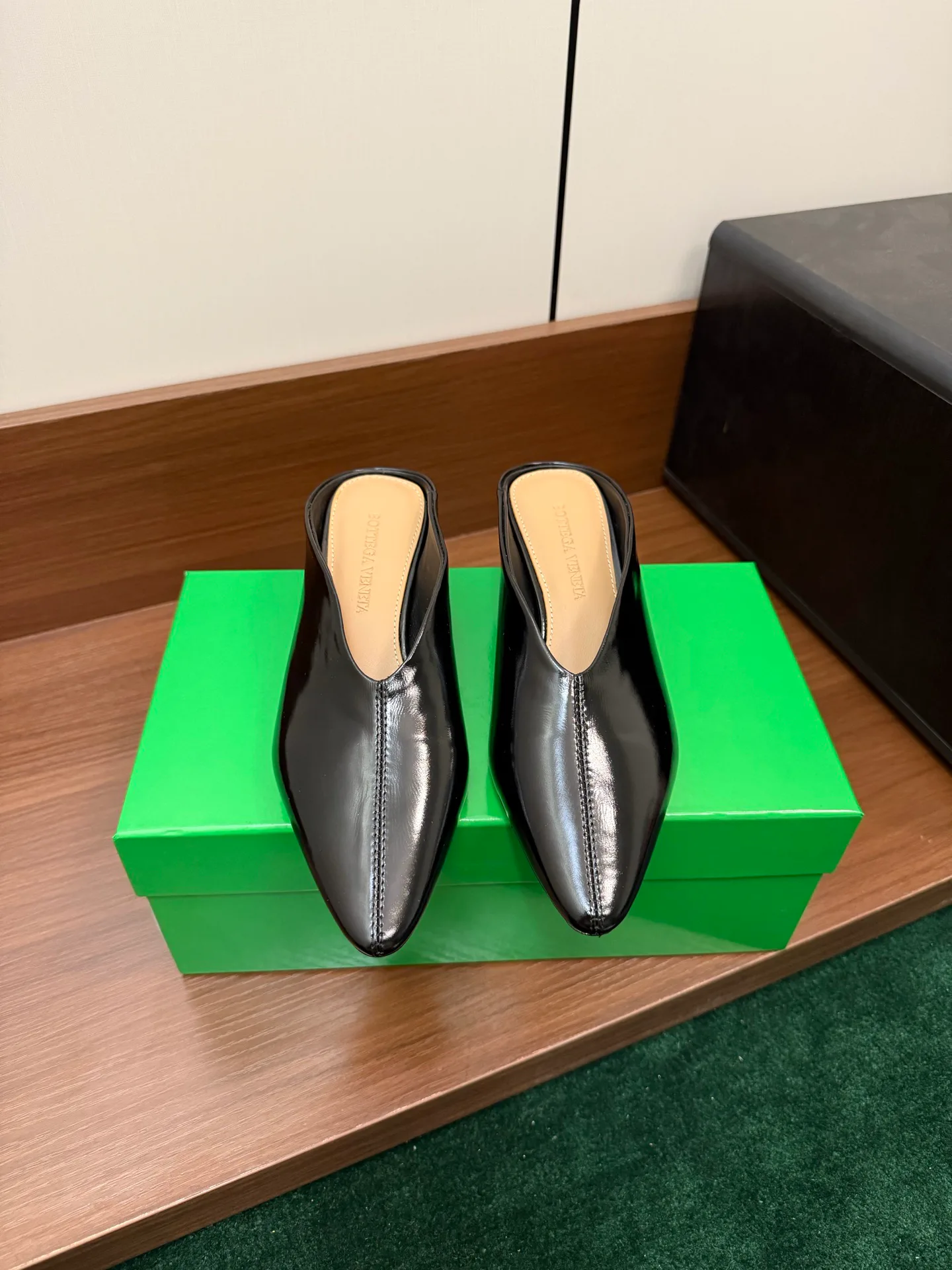 Women's Mules And Clogs BOTTEGA VENETA 17816992