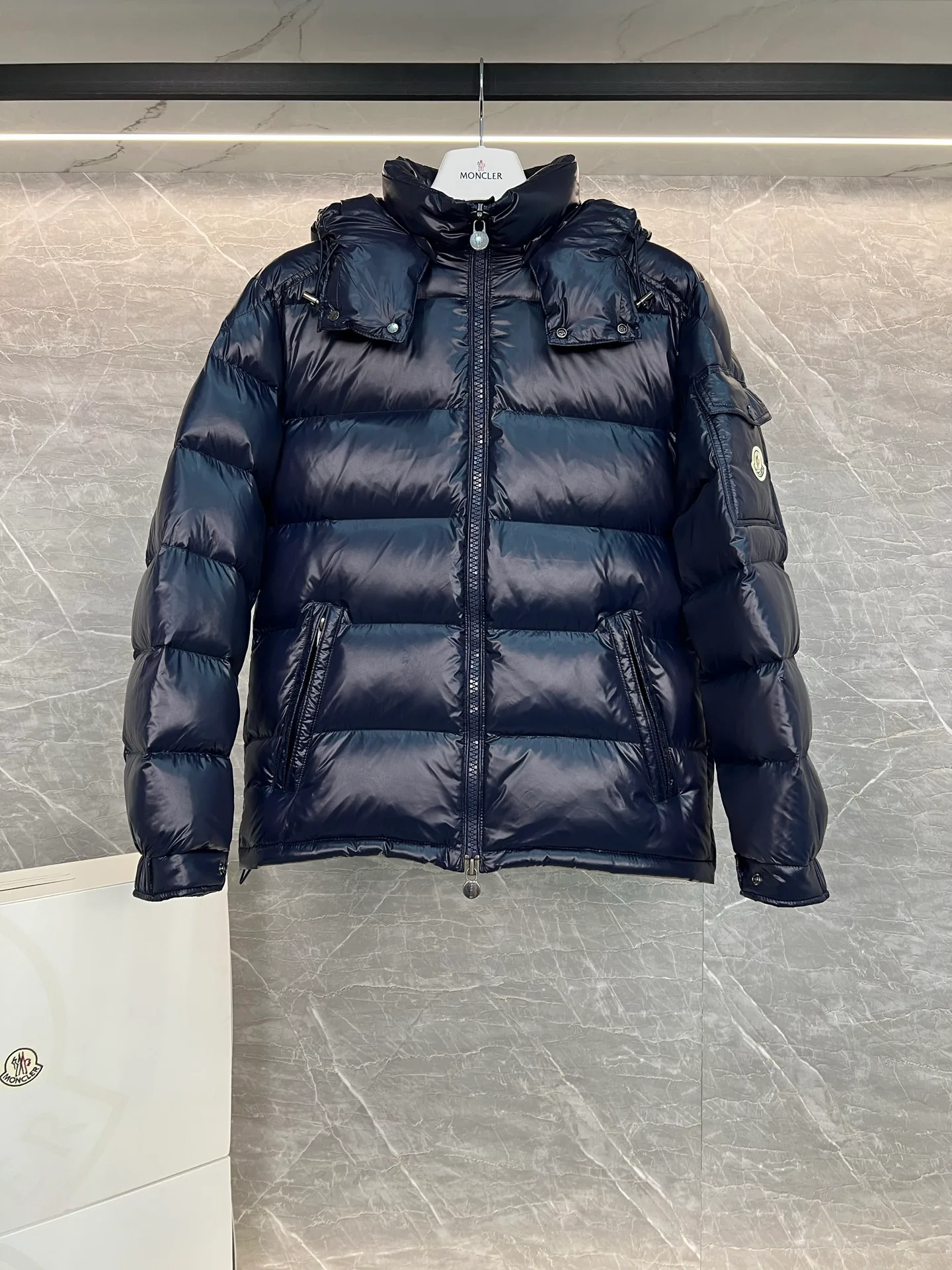 Men's Jackets And Down Jackets MONCLER 18111322