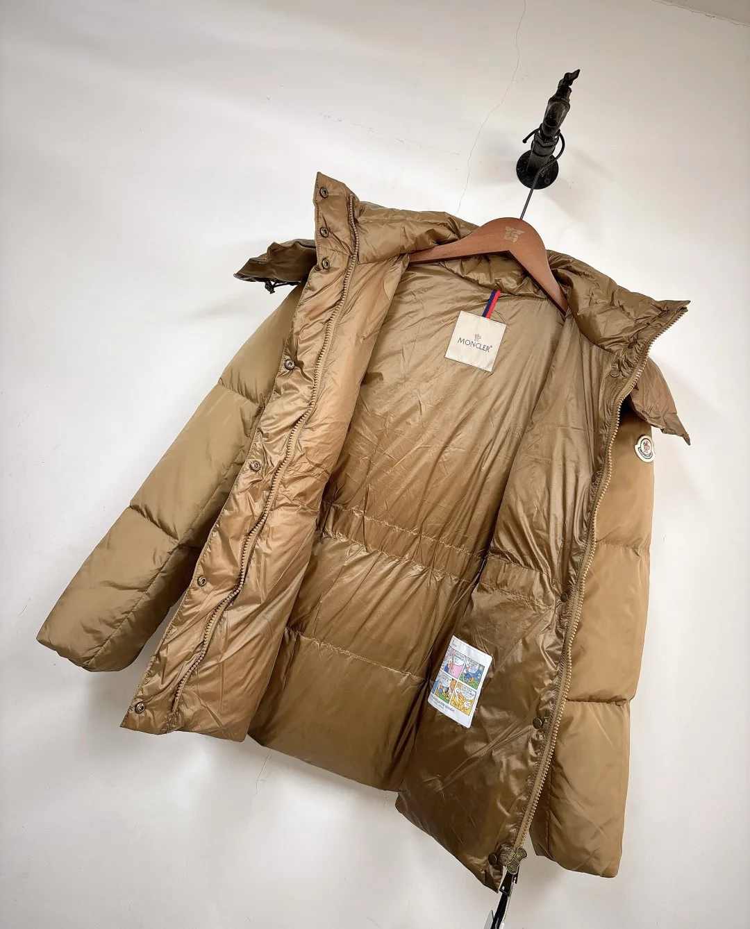 Women's Jackets And Down Jackets MONCLER 17810365
