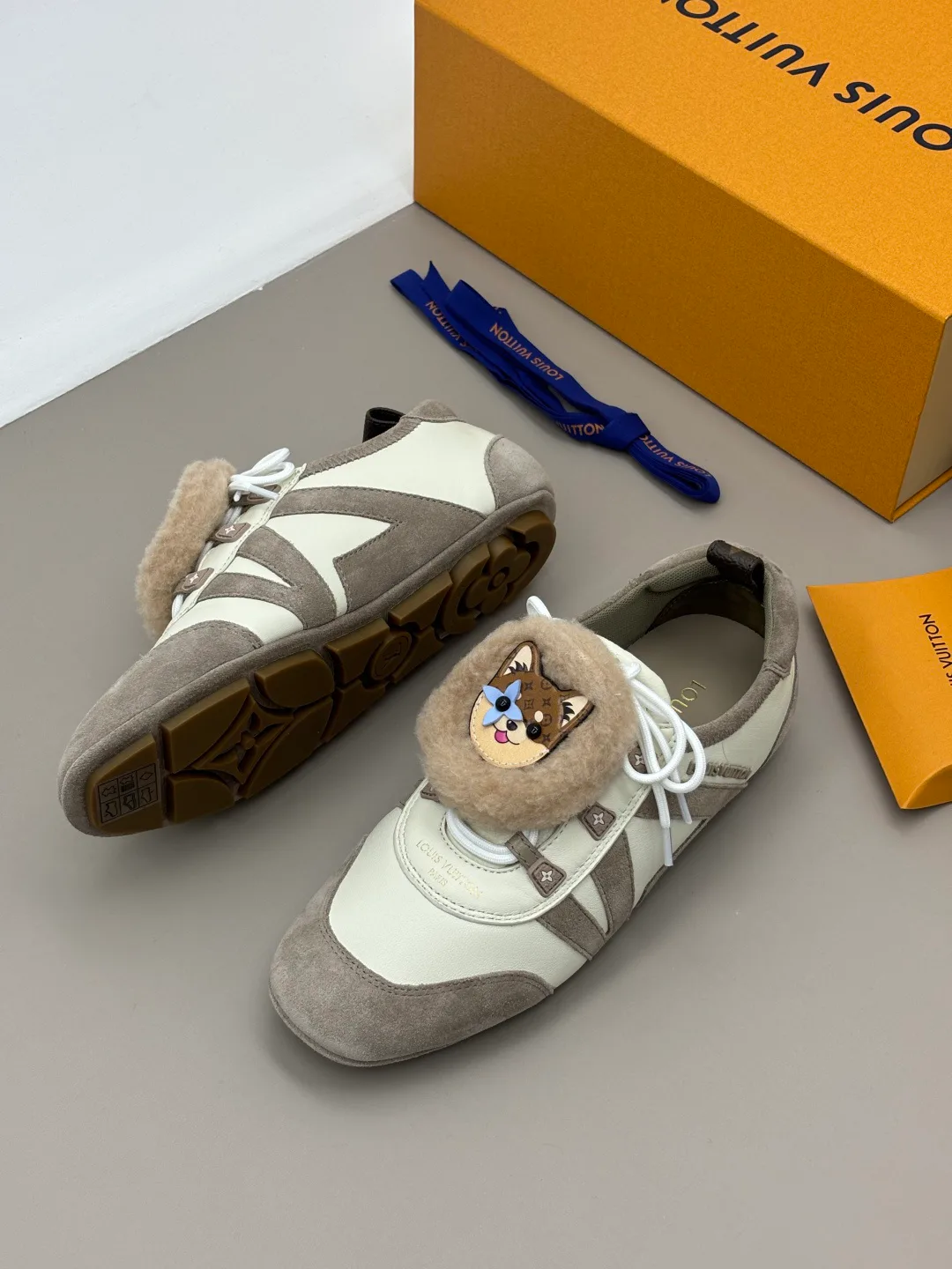Women's Sneakers LOUIS VUITTON 18006206