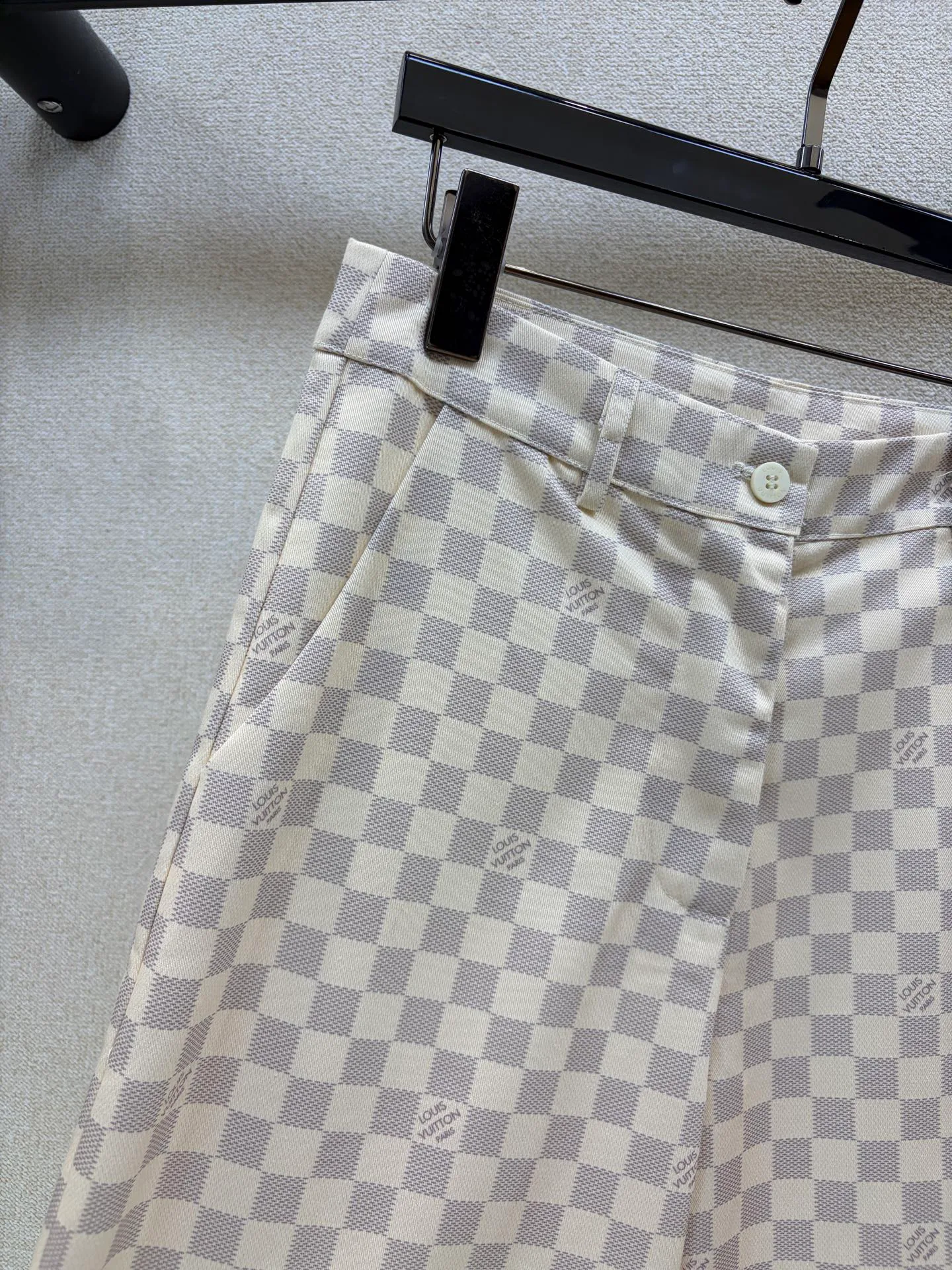 Women's Trousers LOUIS VUITTON 18203404