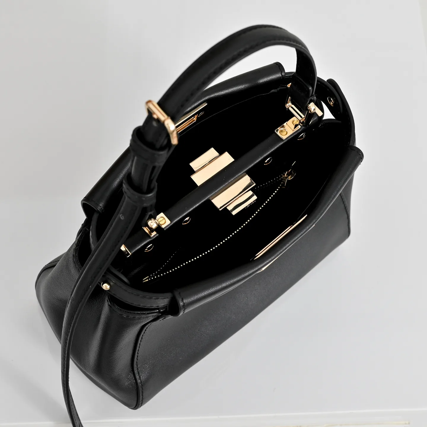 Классические Сумки Женские Fendi 18676186