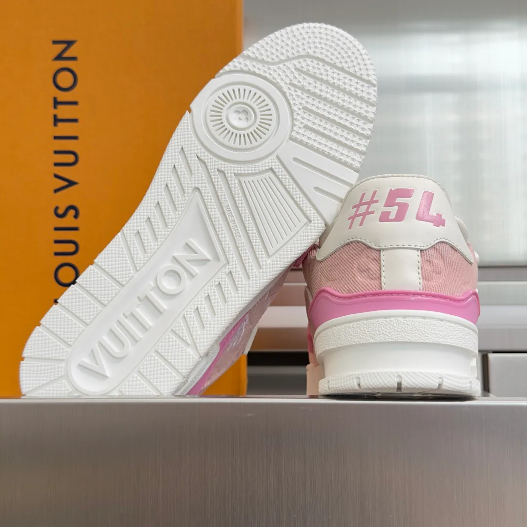Women's Sneakers LOUIS VUITTON 17483688