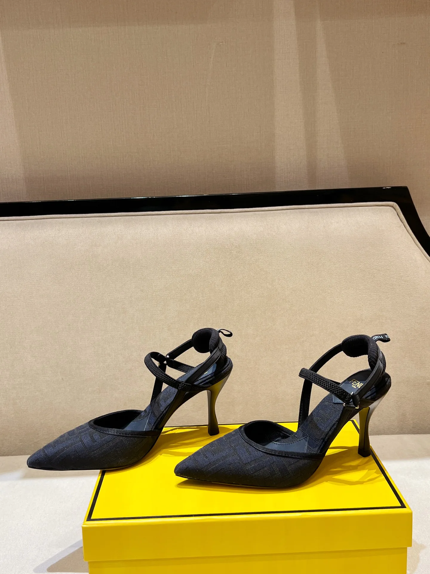 Women's Heels FENDI 17392051