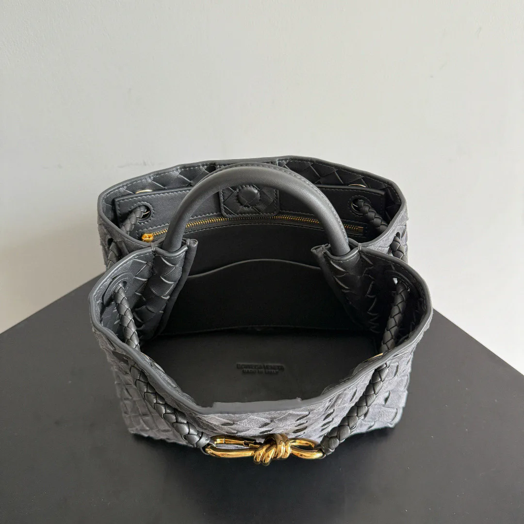Women's Classic Handbags BOTTEGA VENETA 17894772
