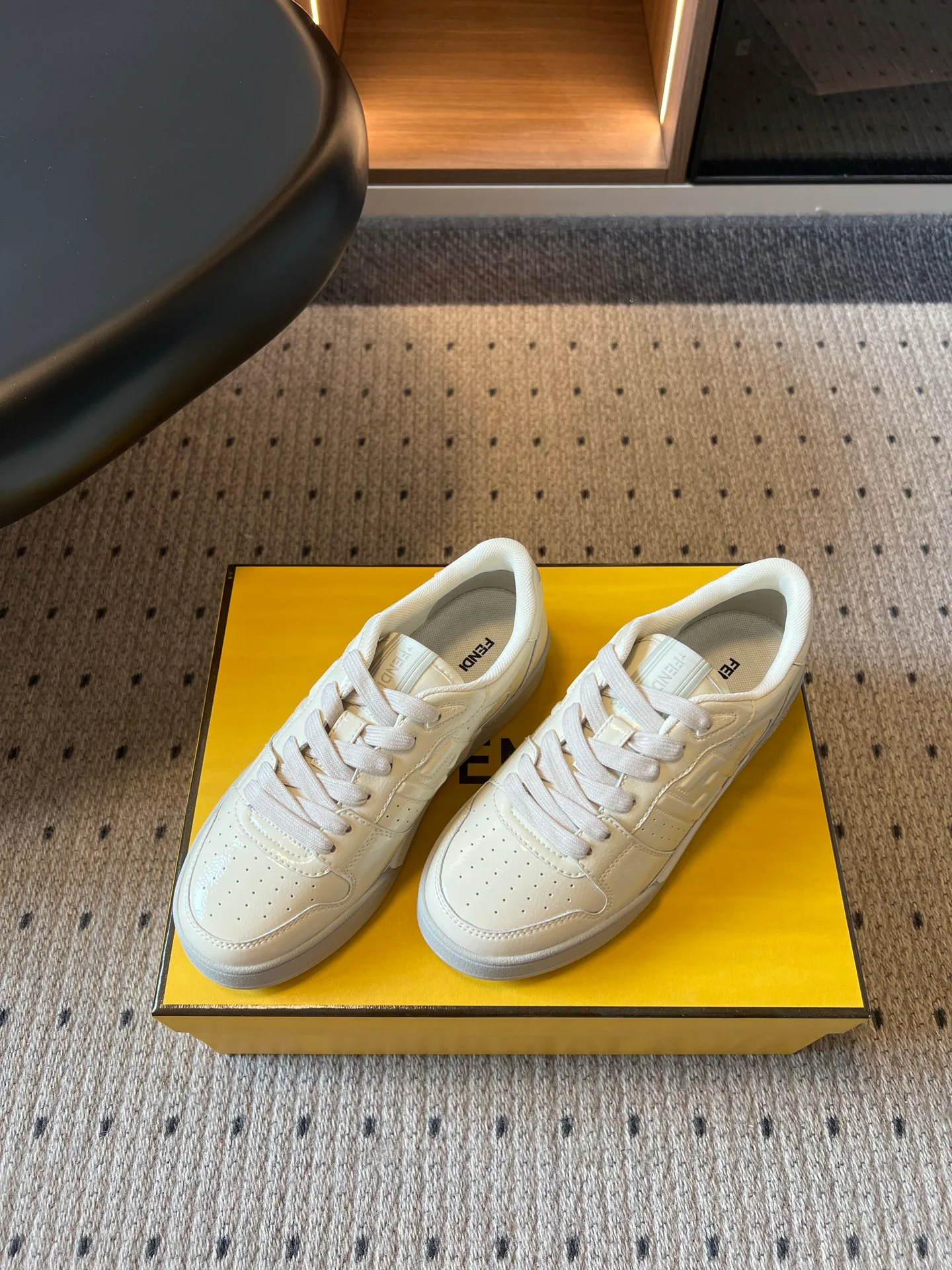 Women's Sneakers FENDI 18121018