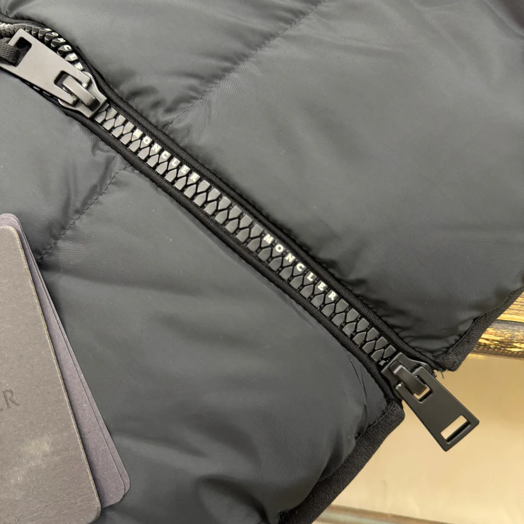 Men's Vests MONCLER 18001986