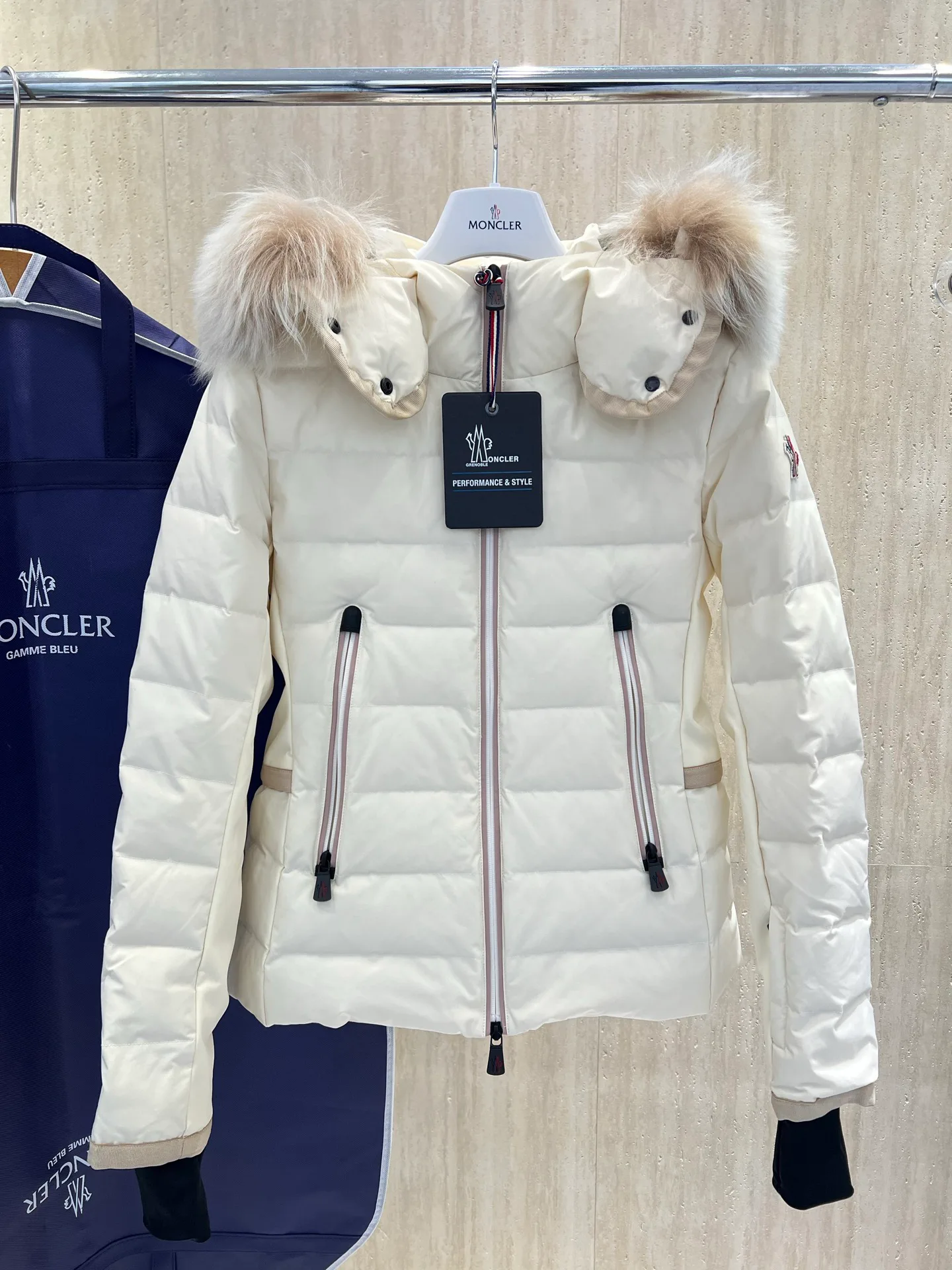 Men's Jackets And Down Jackets MONCLER 18231582