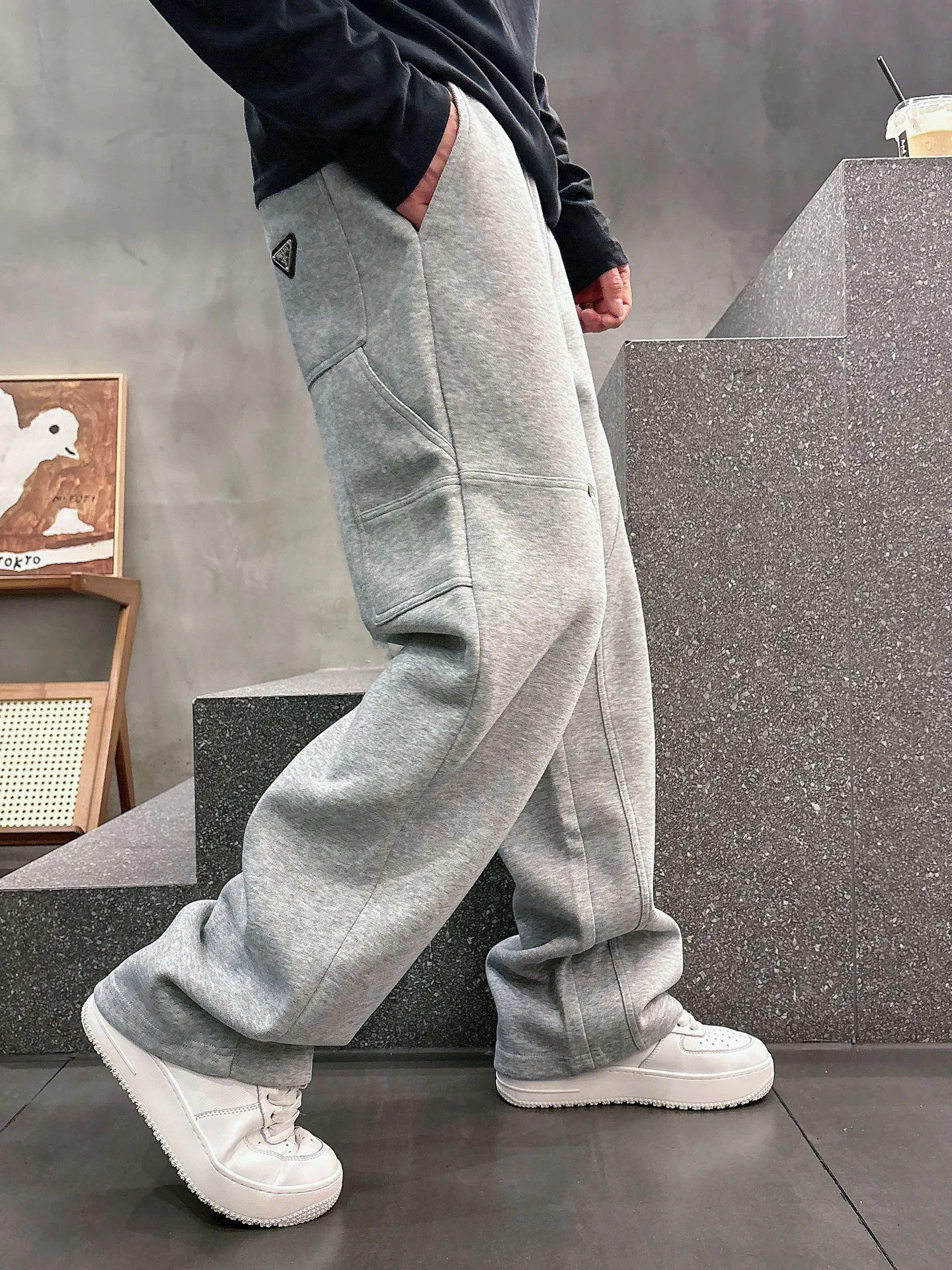 Men's Trousers PRADA 18399257