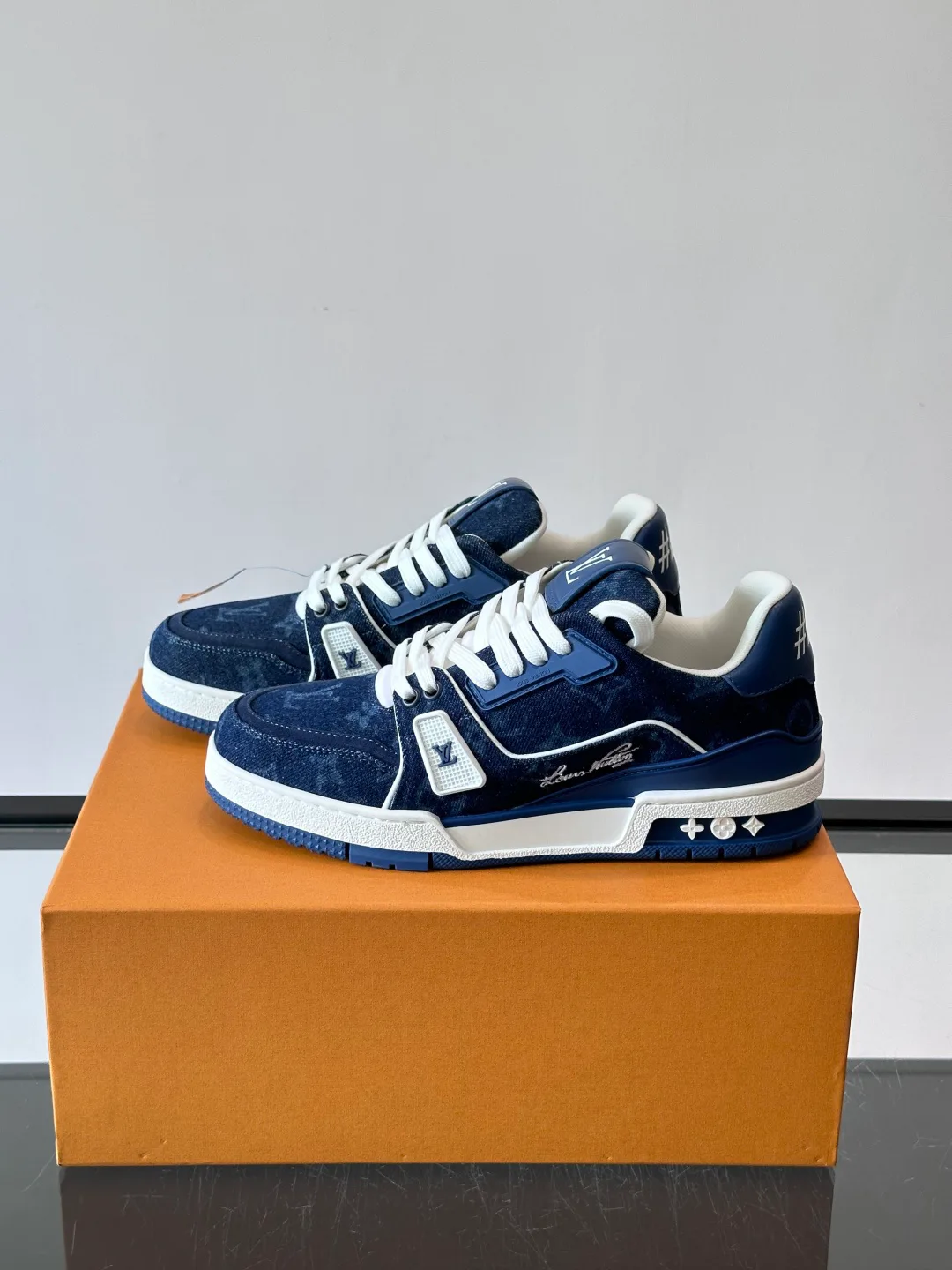Men's Sneakers LOUIS VUITTON 18321740