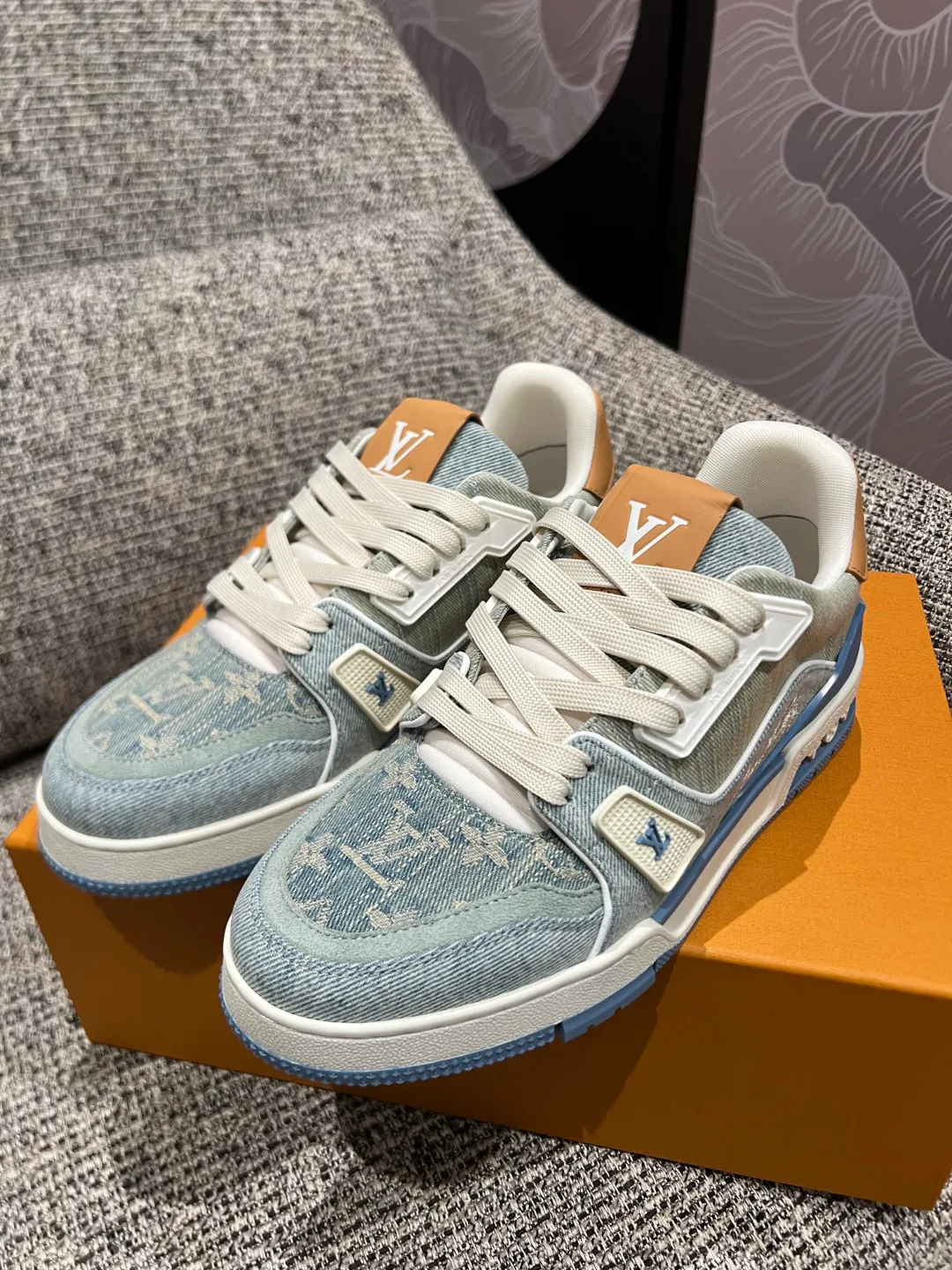 Women's Sneakers LOUIS VUITTON 18080170