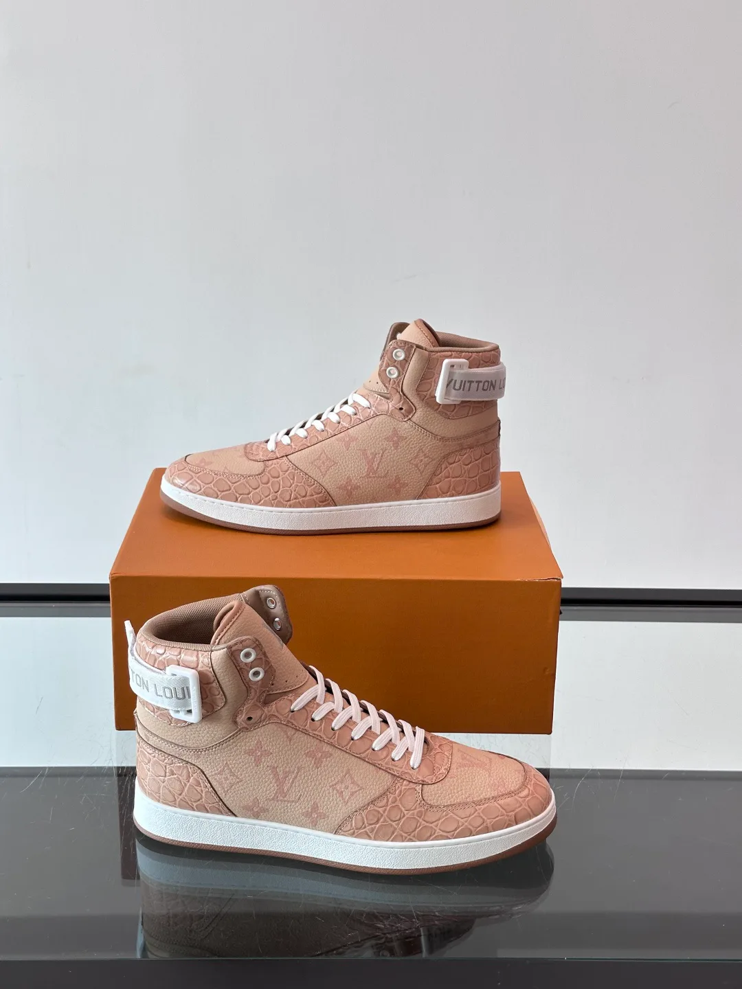 Men's Sneakers LOUIS VUITTON 18400604