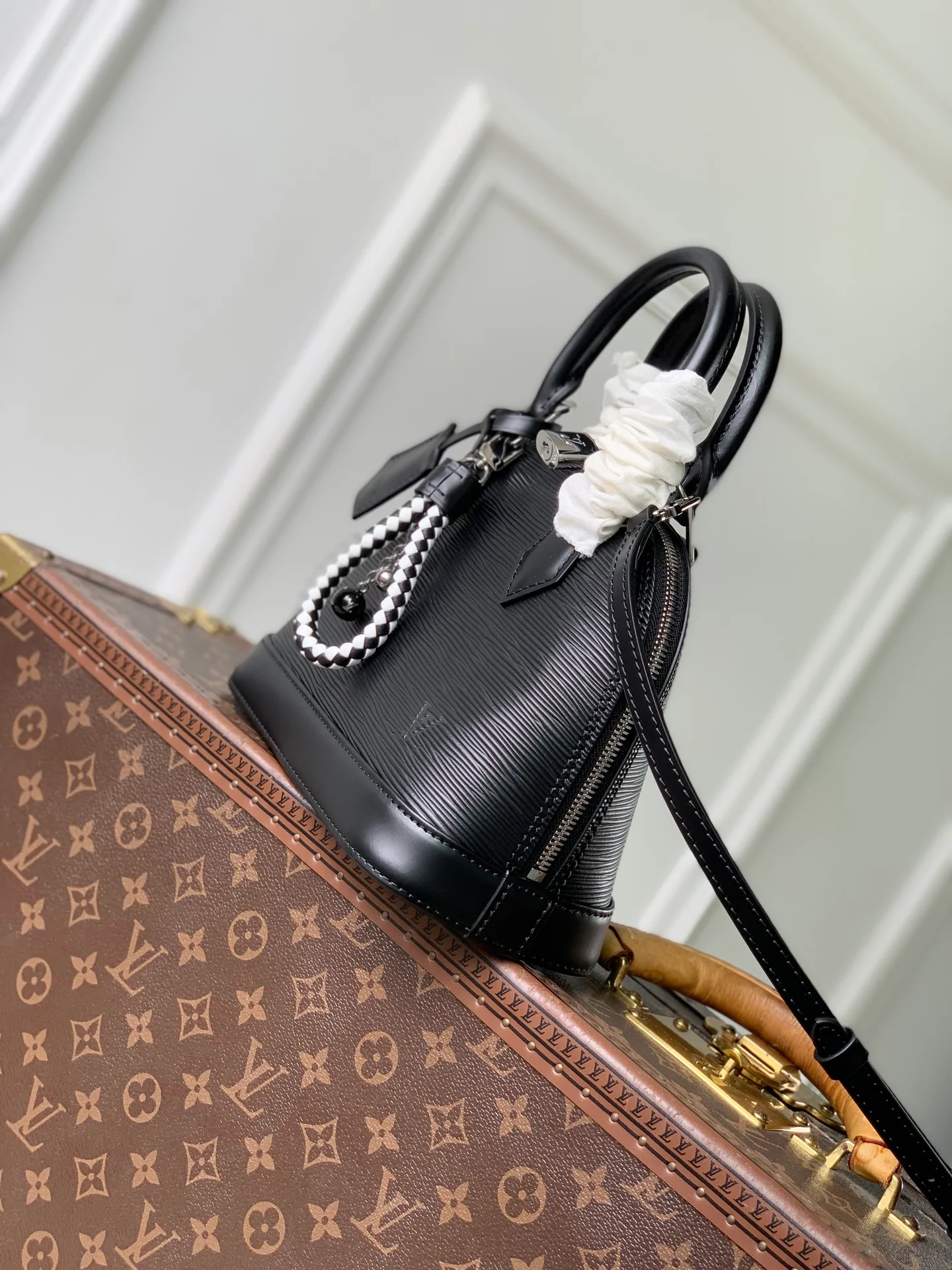 Women's Classic Handbags LOUIS VUITTON 18147537