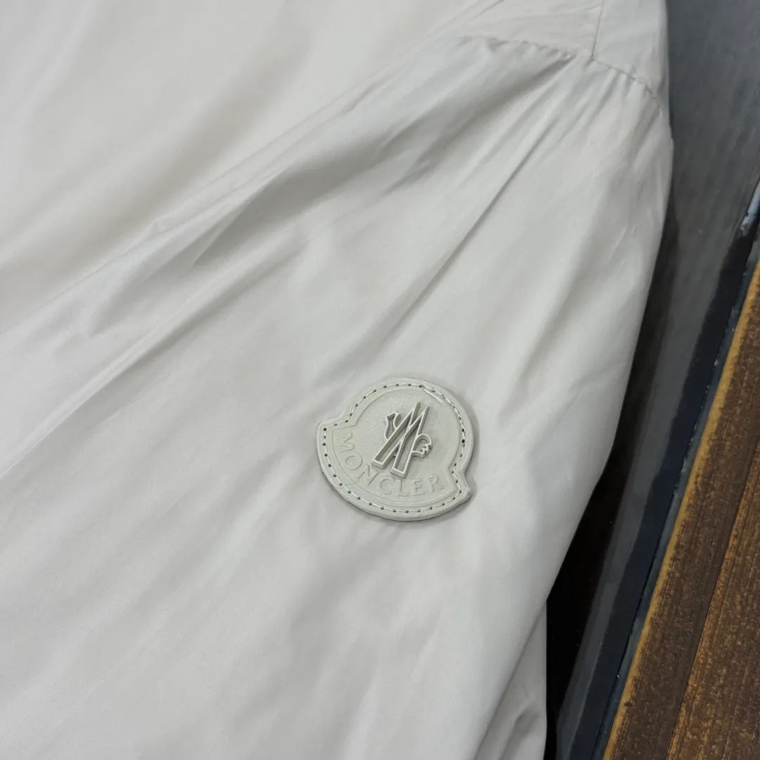 Men's Jackets And Down Jackets MONCLER 18001950
