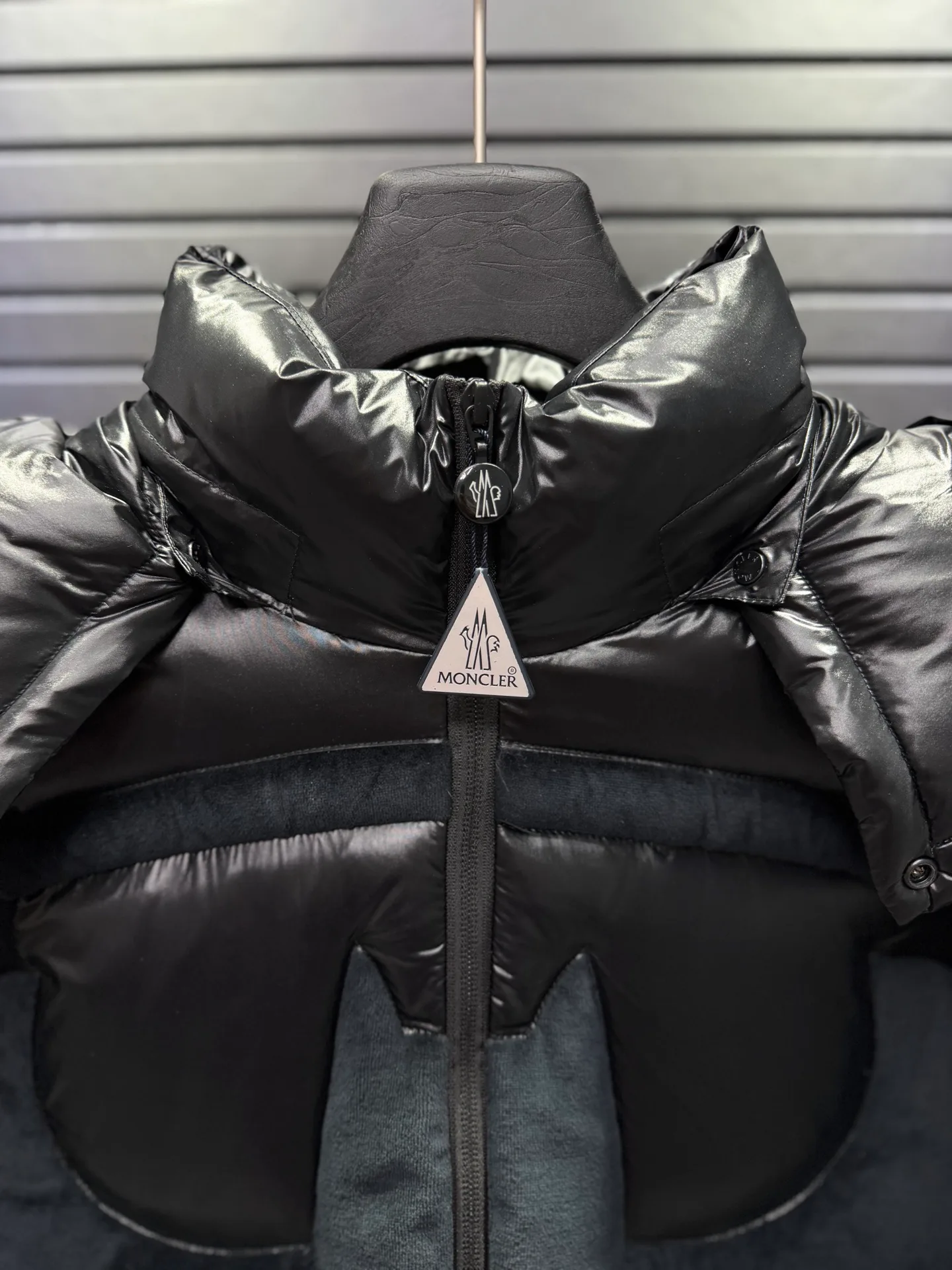 Куртки И Пуховики Мужские Moncler 18645343