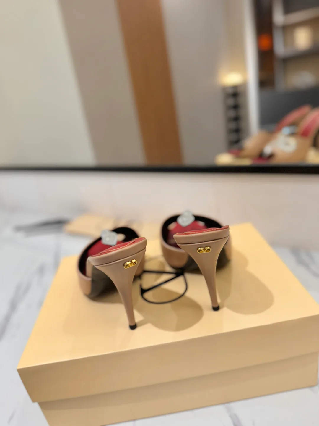 Women's Mules And Clogs VALENTINO 18134869