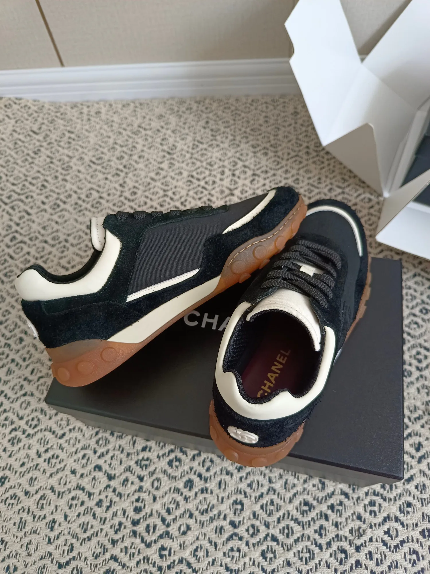Women's Sneakers CHANEL 18475408