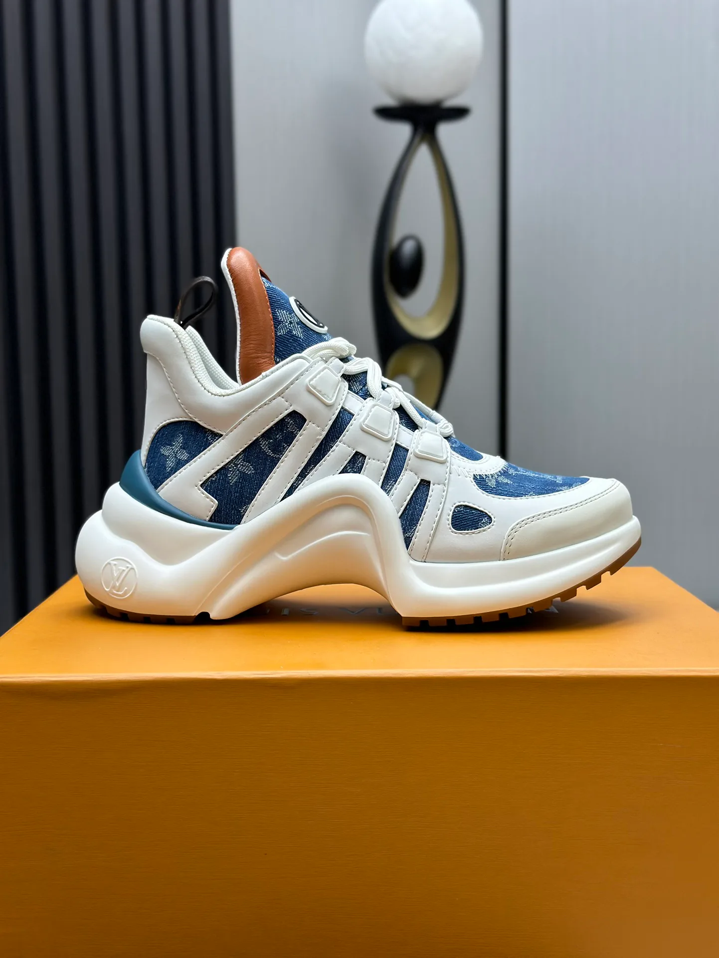 Women's Sneakers LOUIS VUITTON 18212002