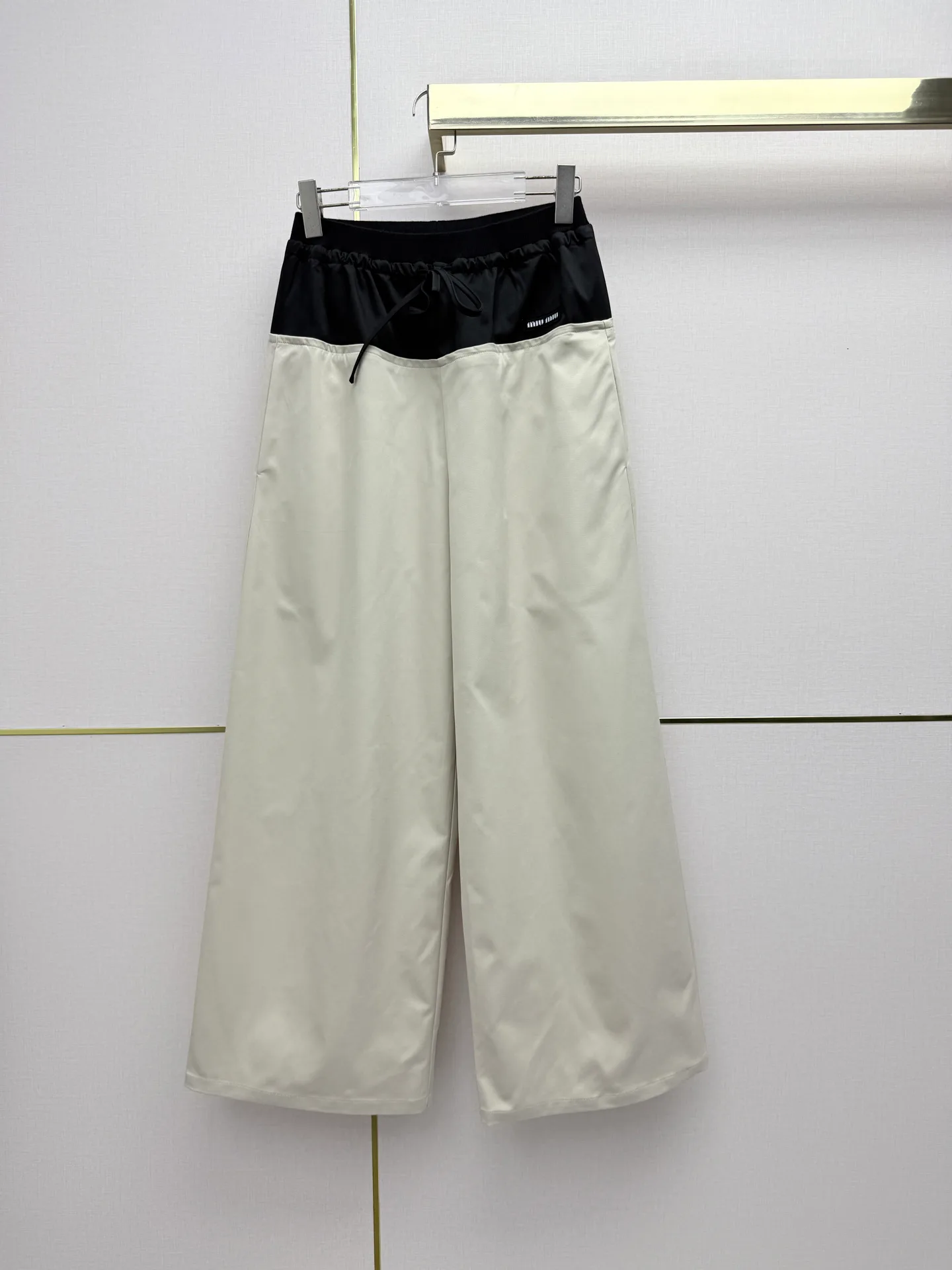 Women's Trousers MIU MIU 18298504