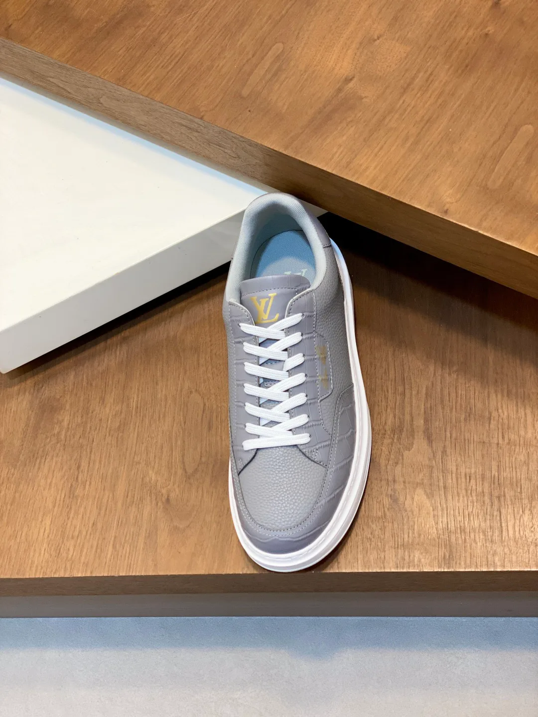 Men's Sneakers LOUIS VUITTON 18265108