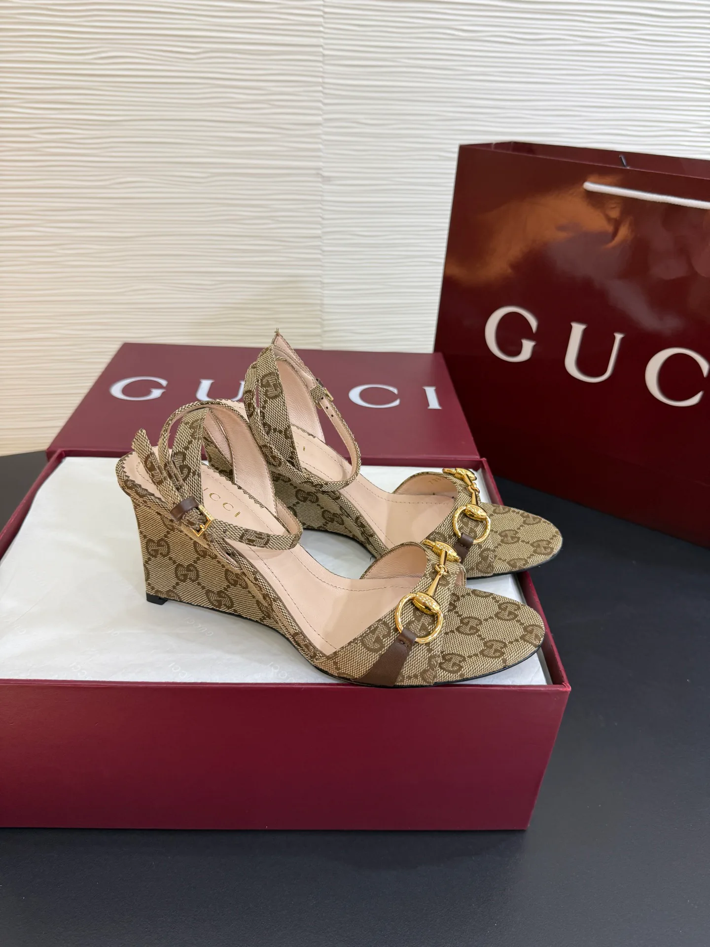 Women's Open-Toe Sandals GUCCI 18071147