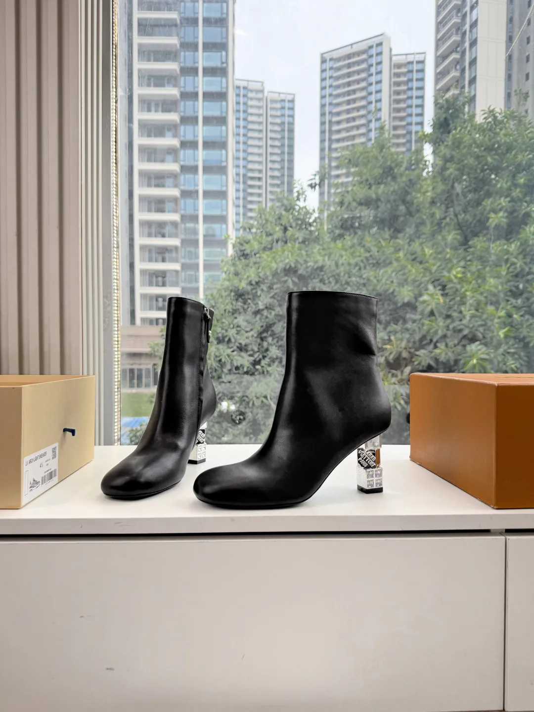 Men's Ankle Boots LOUIS VUITTON 17940265