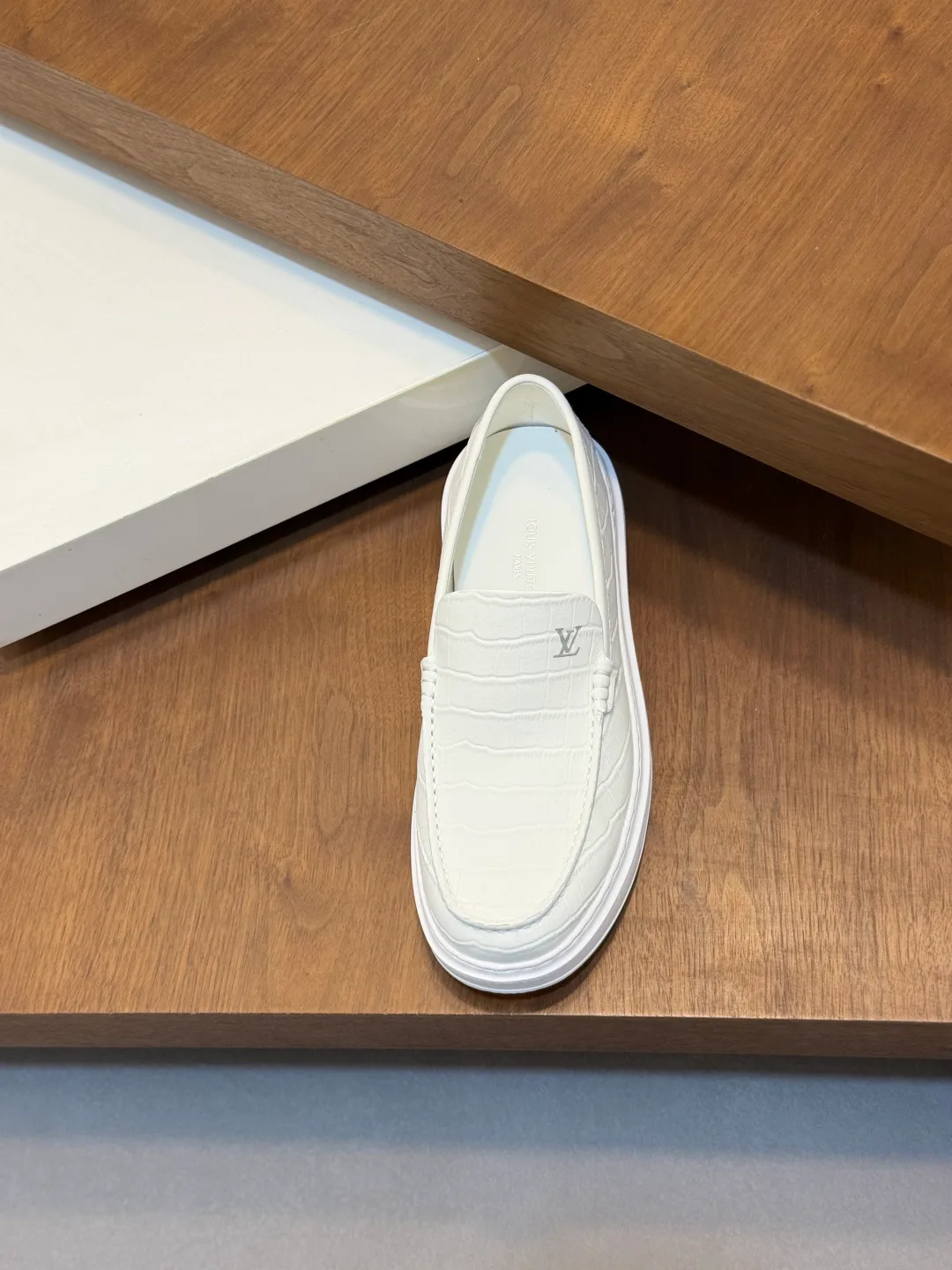 Men's Sneakers LOUIS VUITTON 18548649