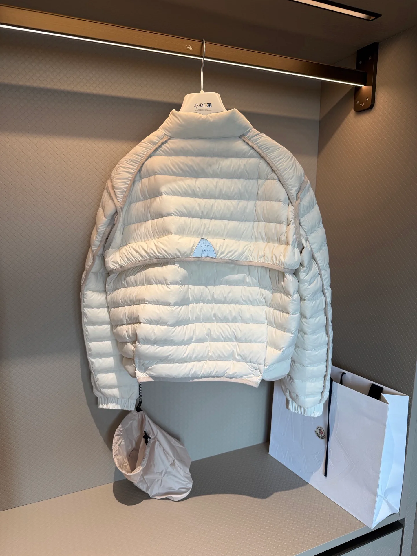 Women's Jackets And Down Jackets MONCLER 18391928