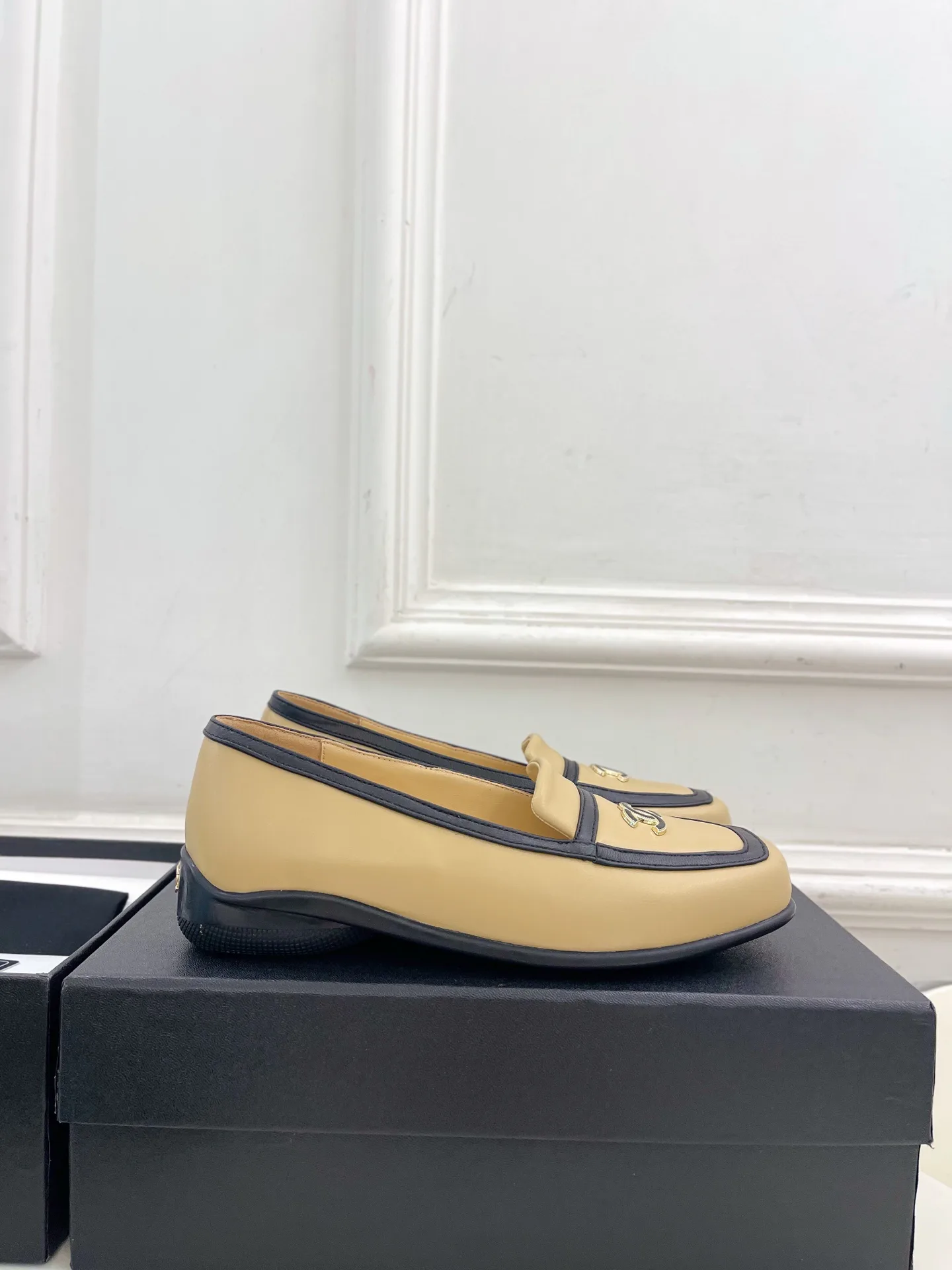 Women's Loafers And Moccasins CHANEL 18034984