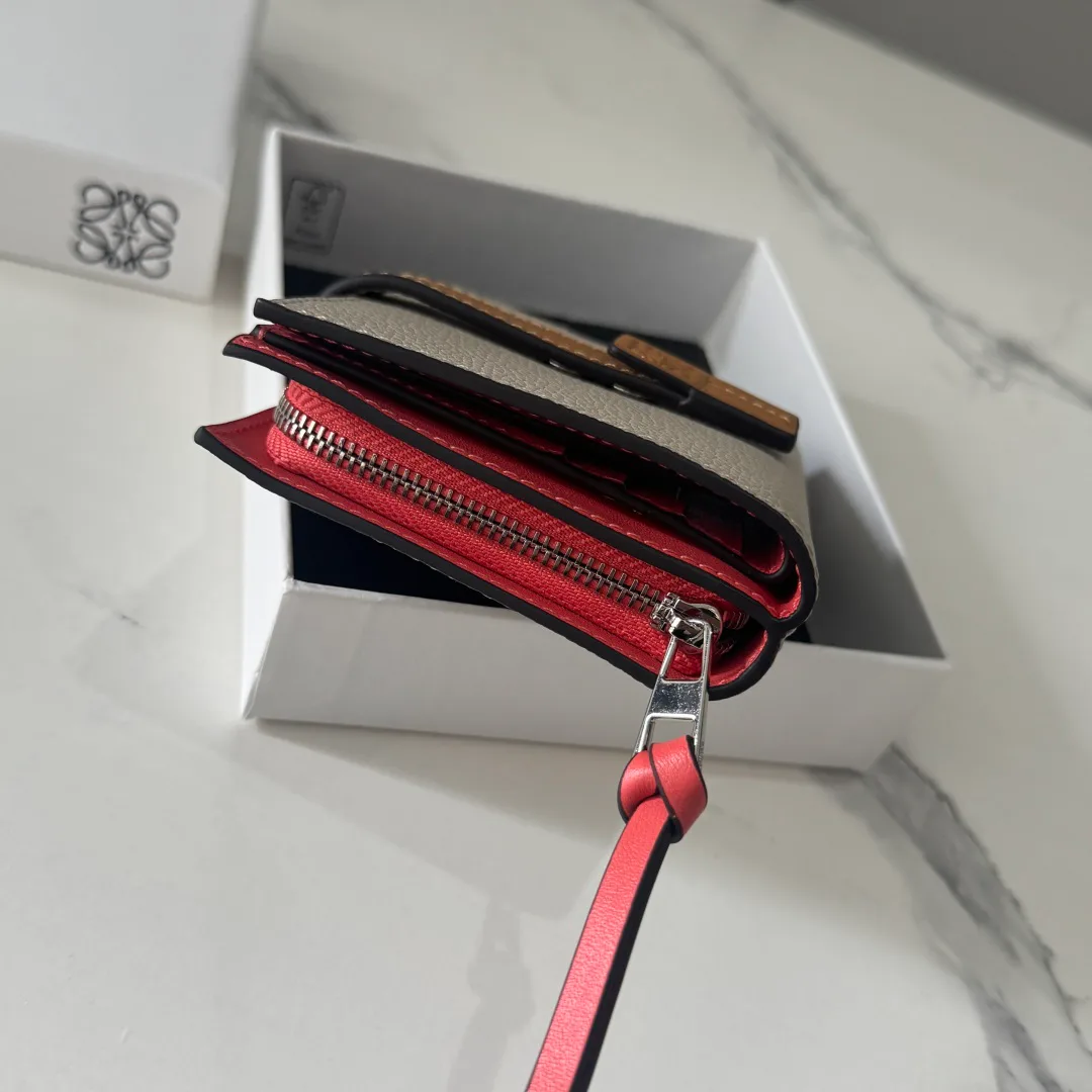 Women's Clutches LOEWE 17502812