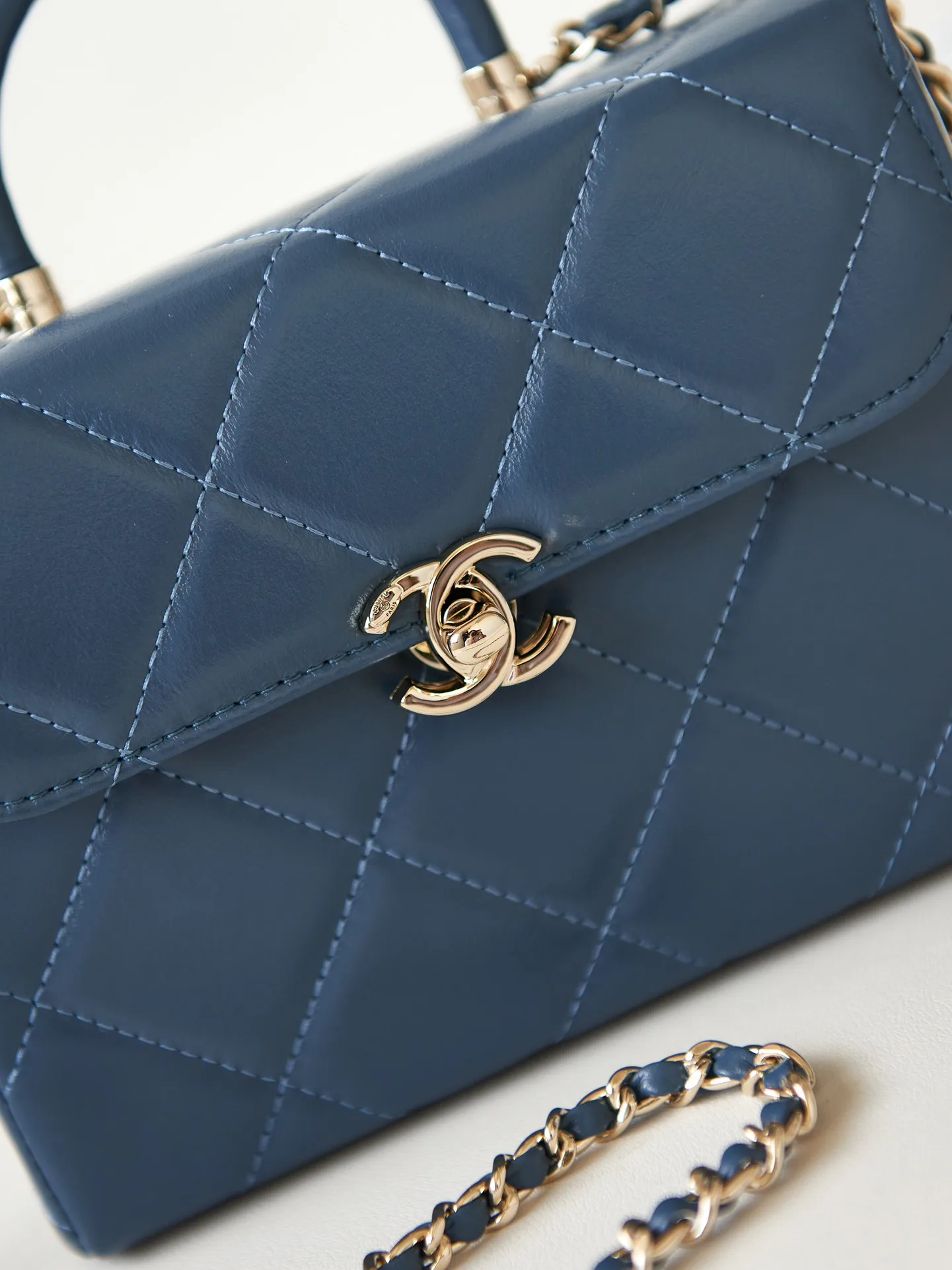 Women's Classic Handbags CHANEL 18065667
