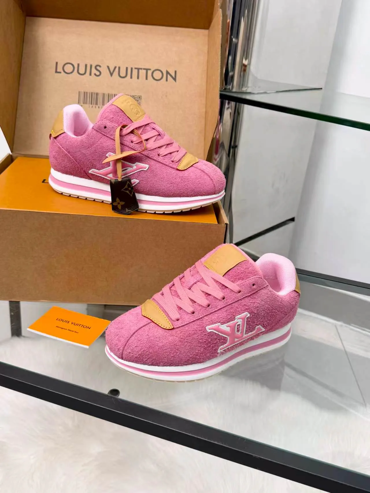 Women's Sneakers LOUIS VUITTON 18417397