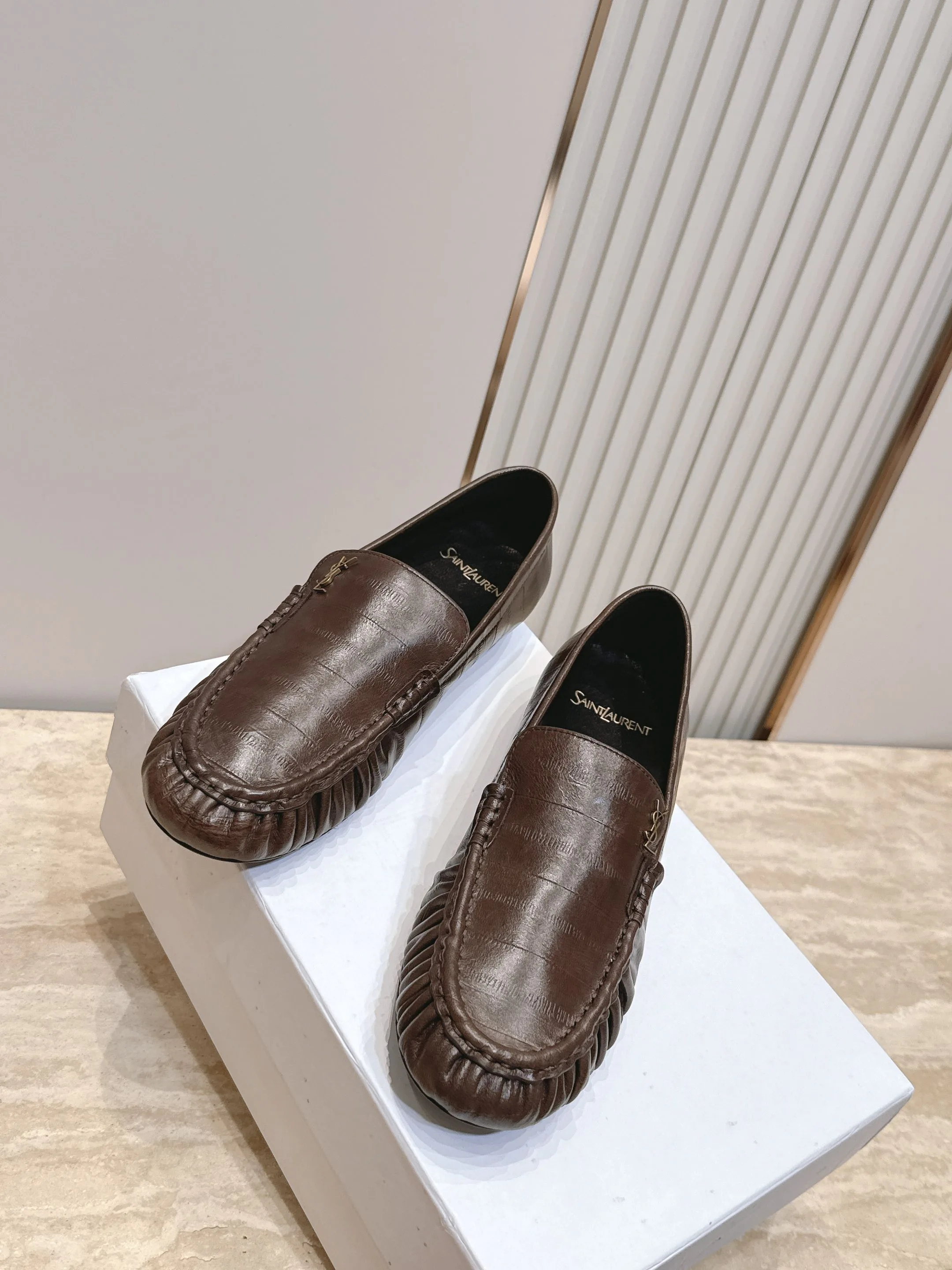 Women's Loafers And Moccasins SAINT LAURENT 17701329