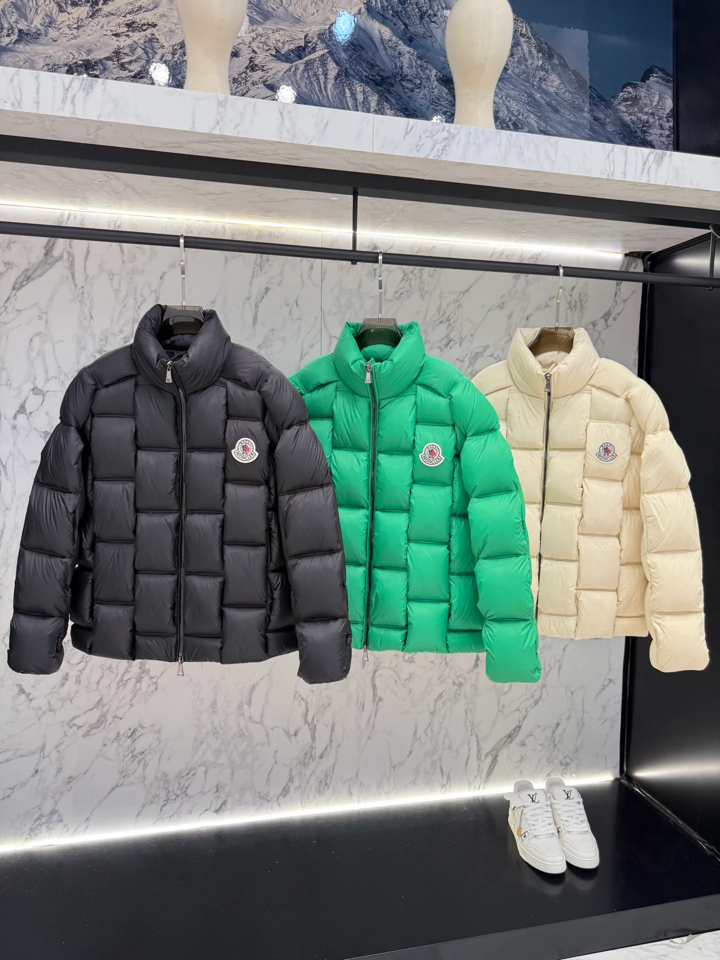 Men's Jackets And Down Jackets MONCLER 18387705