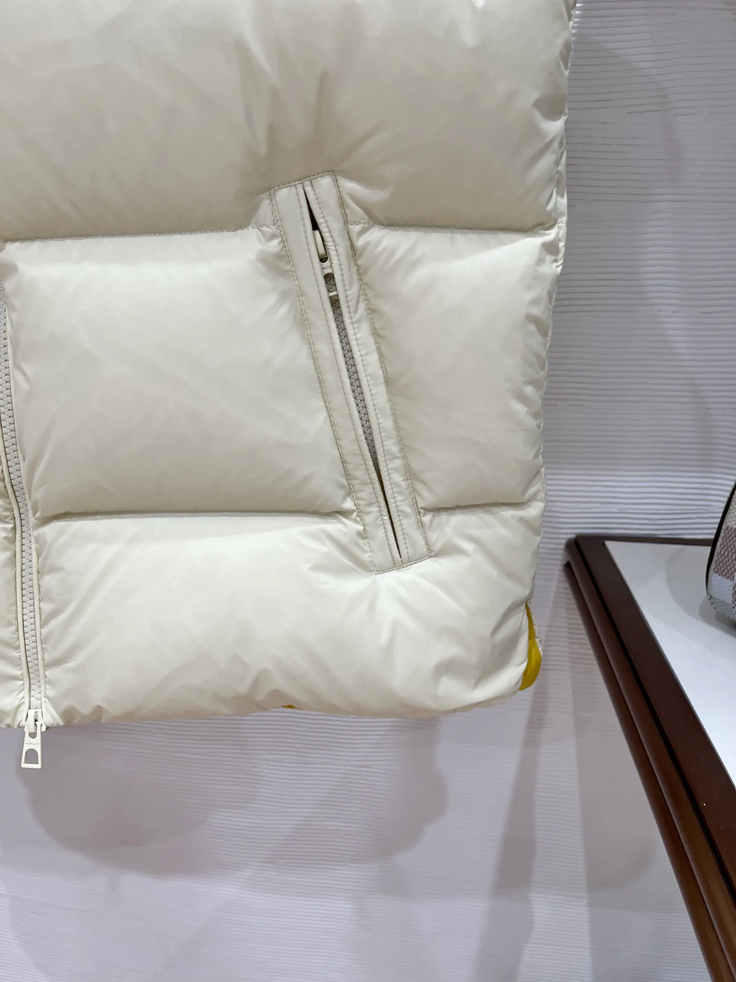 Жилеты Мужские Moncler 18639721