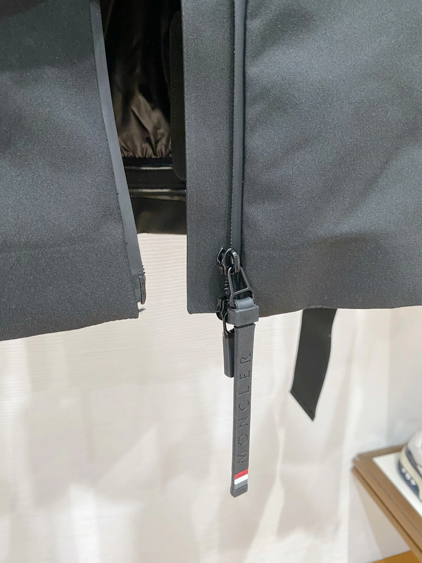 Women's Jackets And Down Jackets MONCLER 17717054