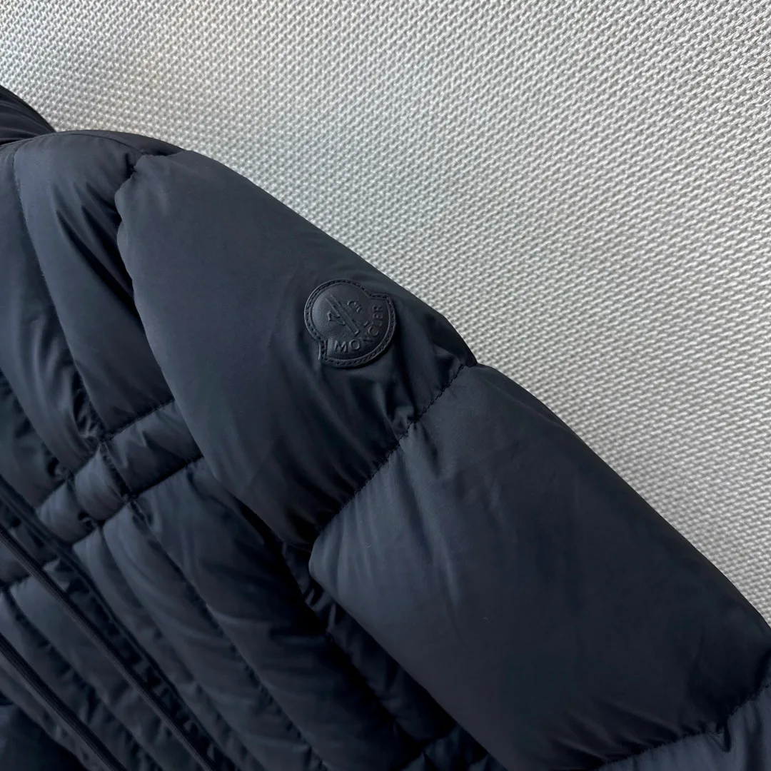 Women's Jackets And Down Jackets MONCLER 18015562