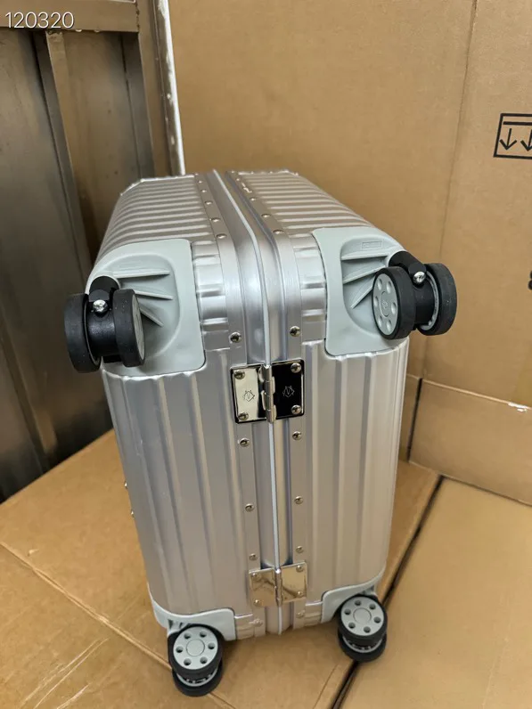 Чемоданы Rimowa 18667632