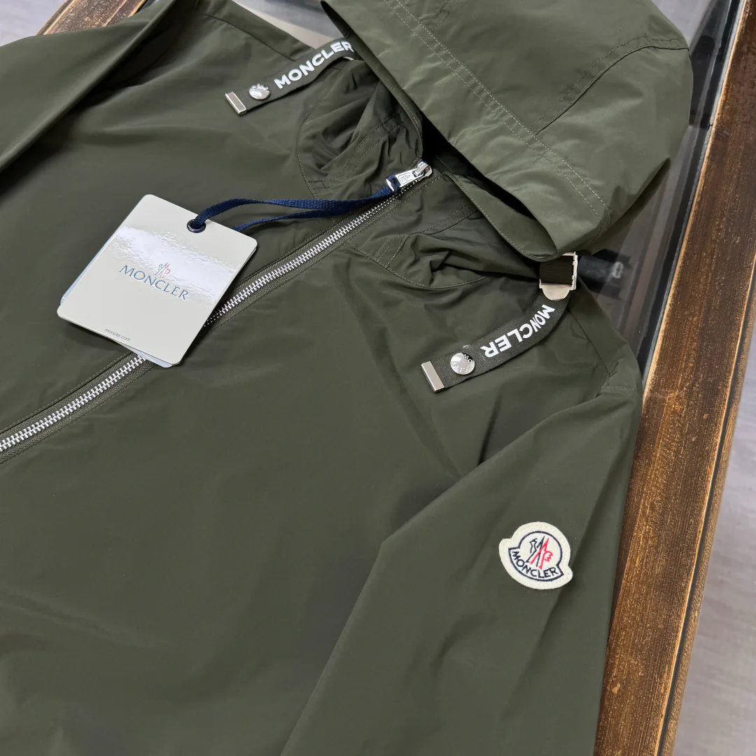 Women's Jackets And Down Jackets MONCLER 18416528