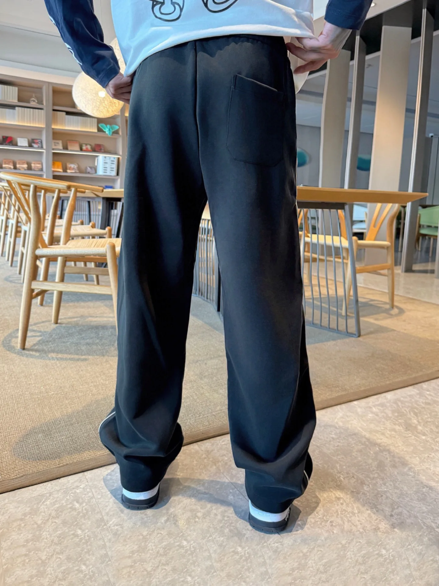 Men's Trousers LOUIS VUITTON 18345820