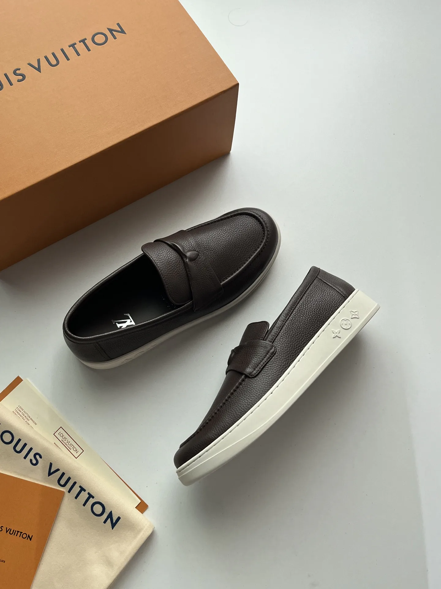 Men's Loafers And Dress Shoes LOUIS VUITTON 17954809
