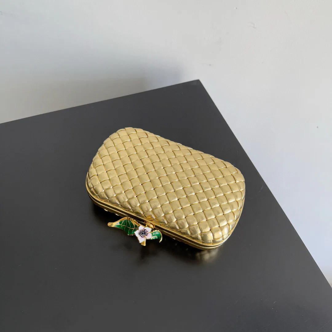 Women's Clutches BOTTEGA VENETA 17313210