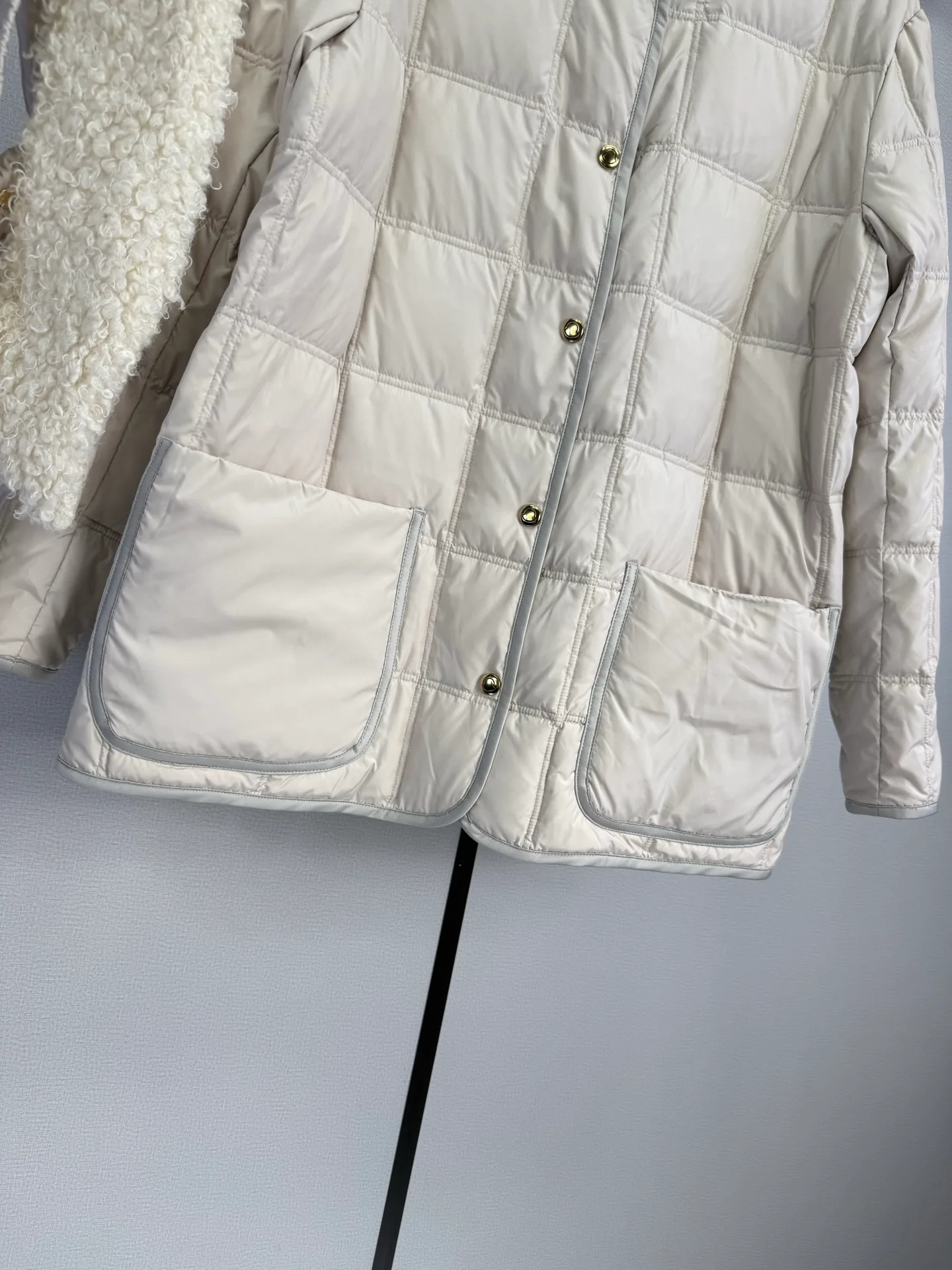 Women's Jackets And Down Jackets MONCLER 18022130
