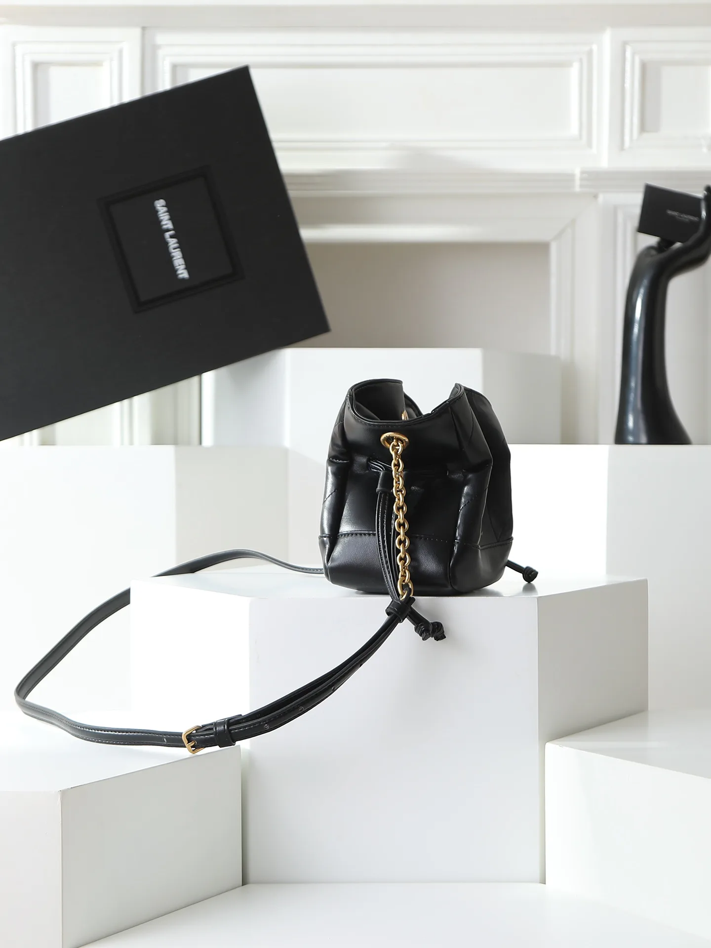 Women's Classic Handbags SAINT LAURENT 18005137