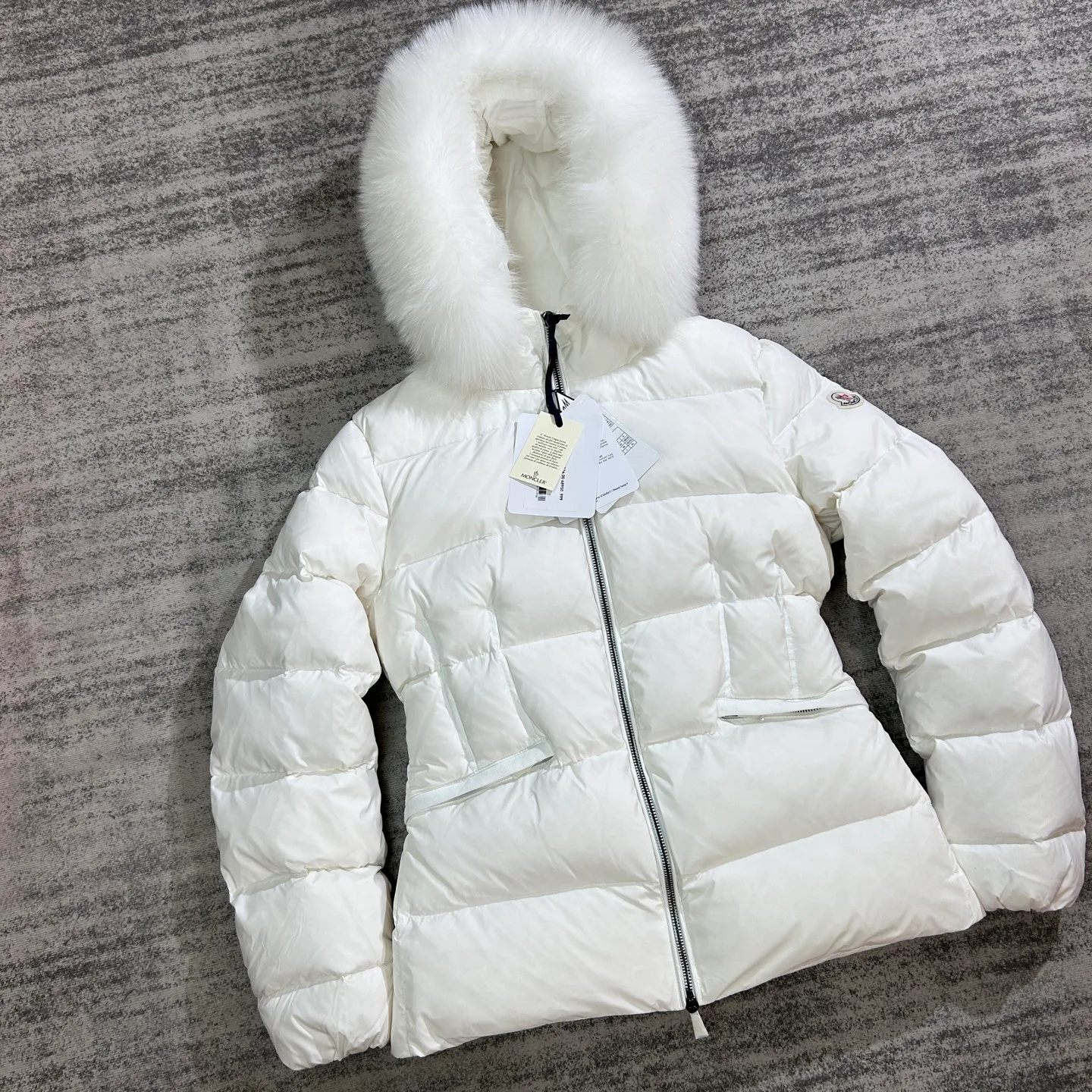 Women's Jackets And Down Jackets MONCLER 17892127