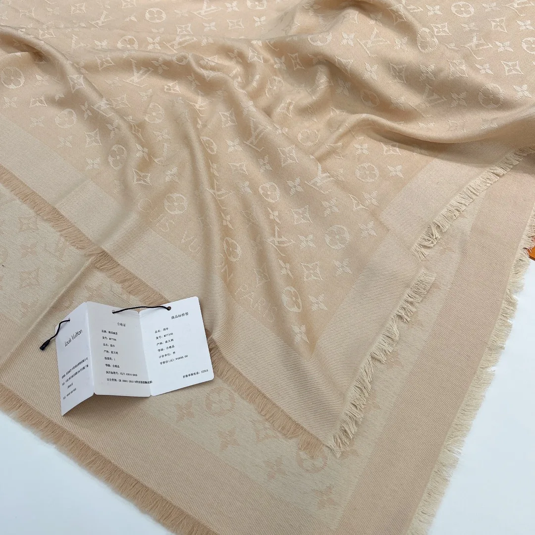 Scarves LOUIS VUITTON 18267585