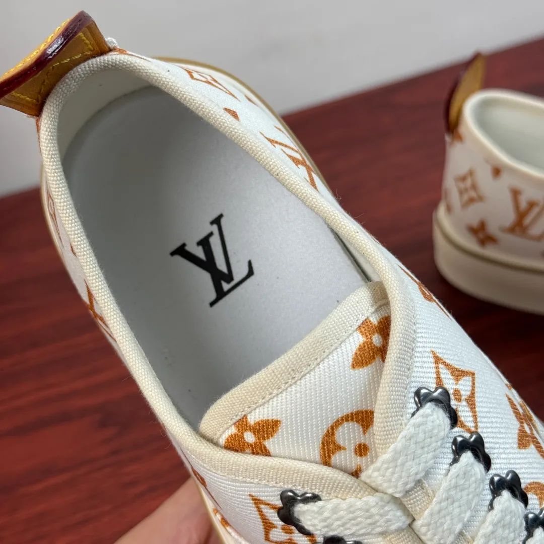 Men's Sneakers LOUIS VUITTON 18100539
